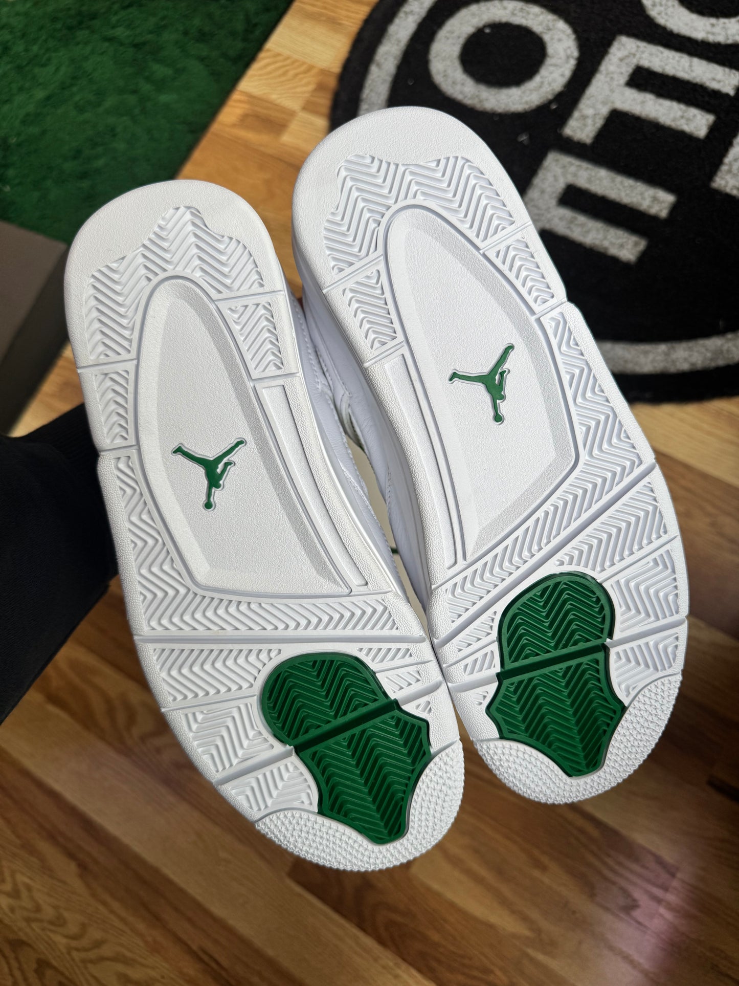 Jordan 4 “Metallic Green”