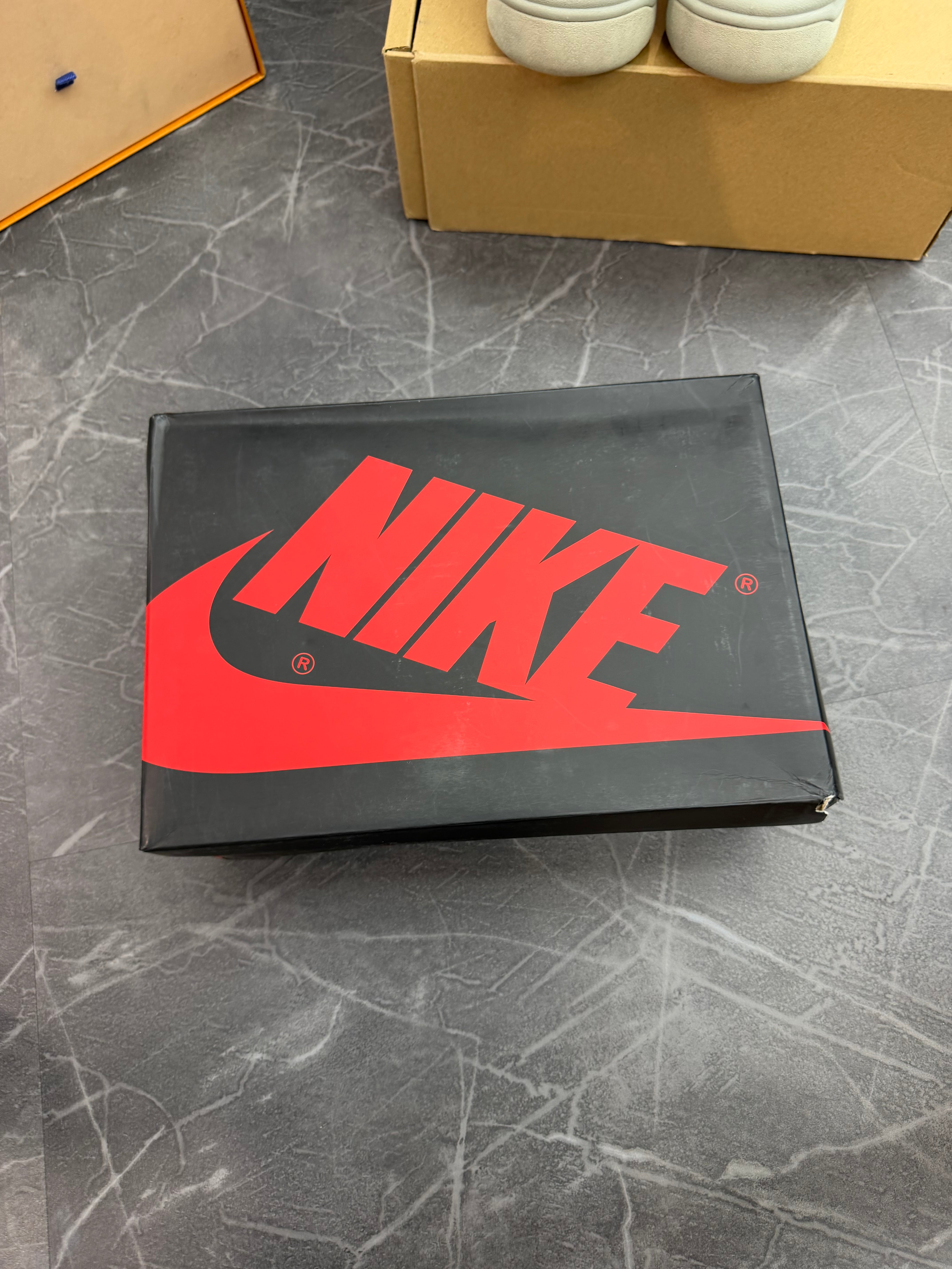 Jordan 1 Low “Chicago”