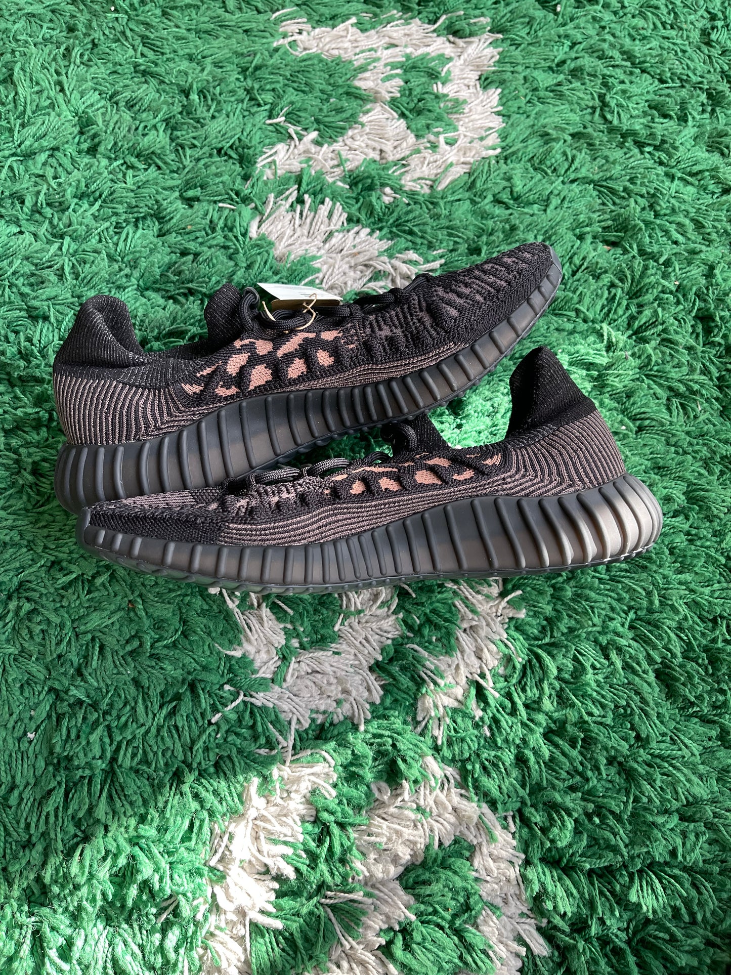 Yeezy 350 V2 CMPCT “Slate Carbon”