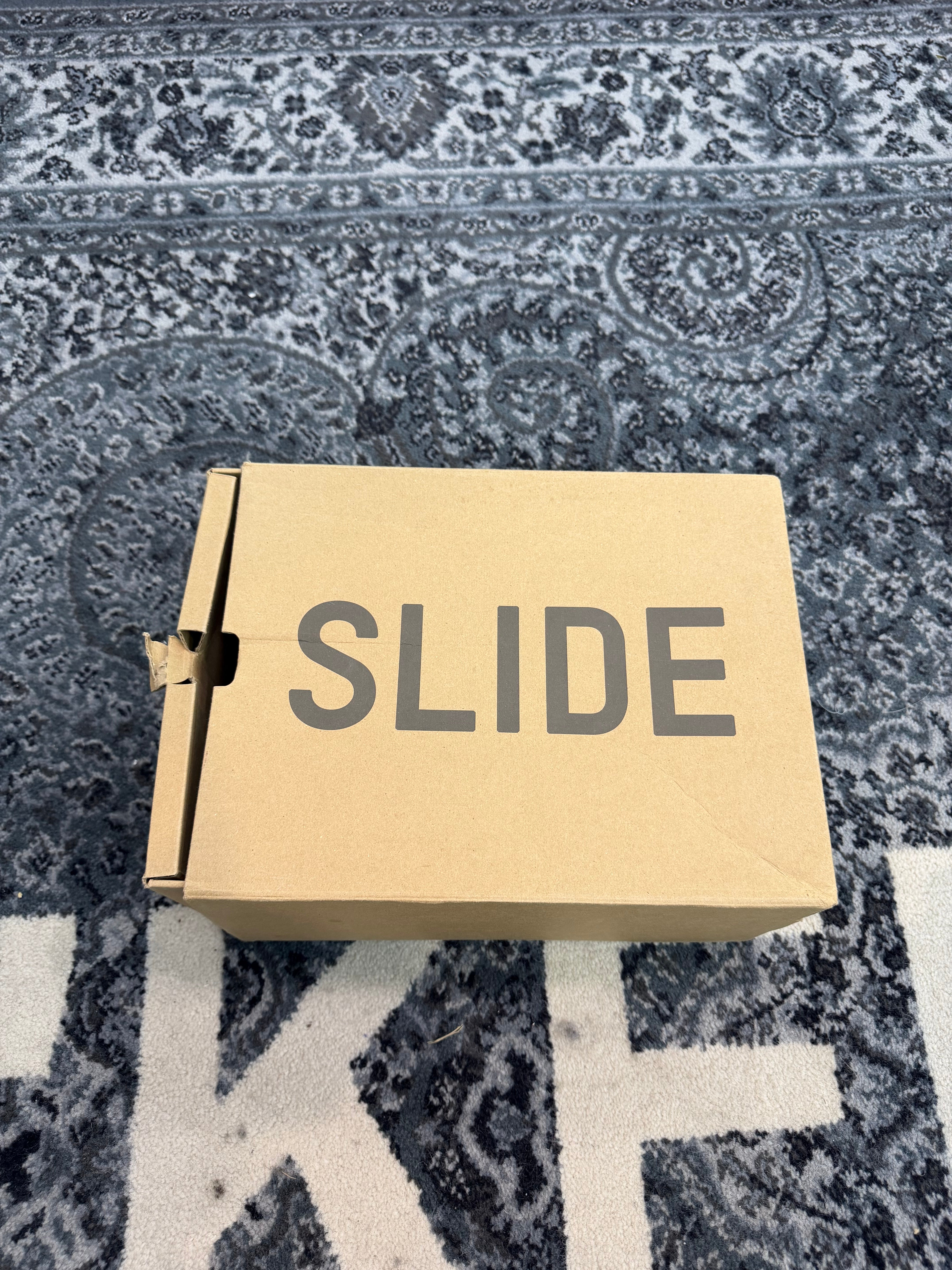 Yeezy Slide “Bone”