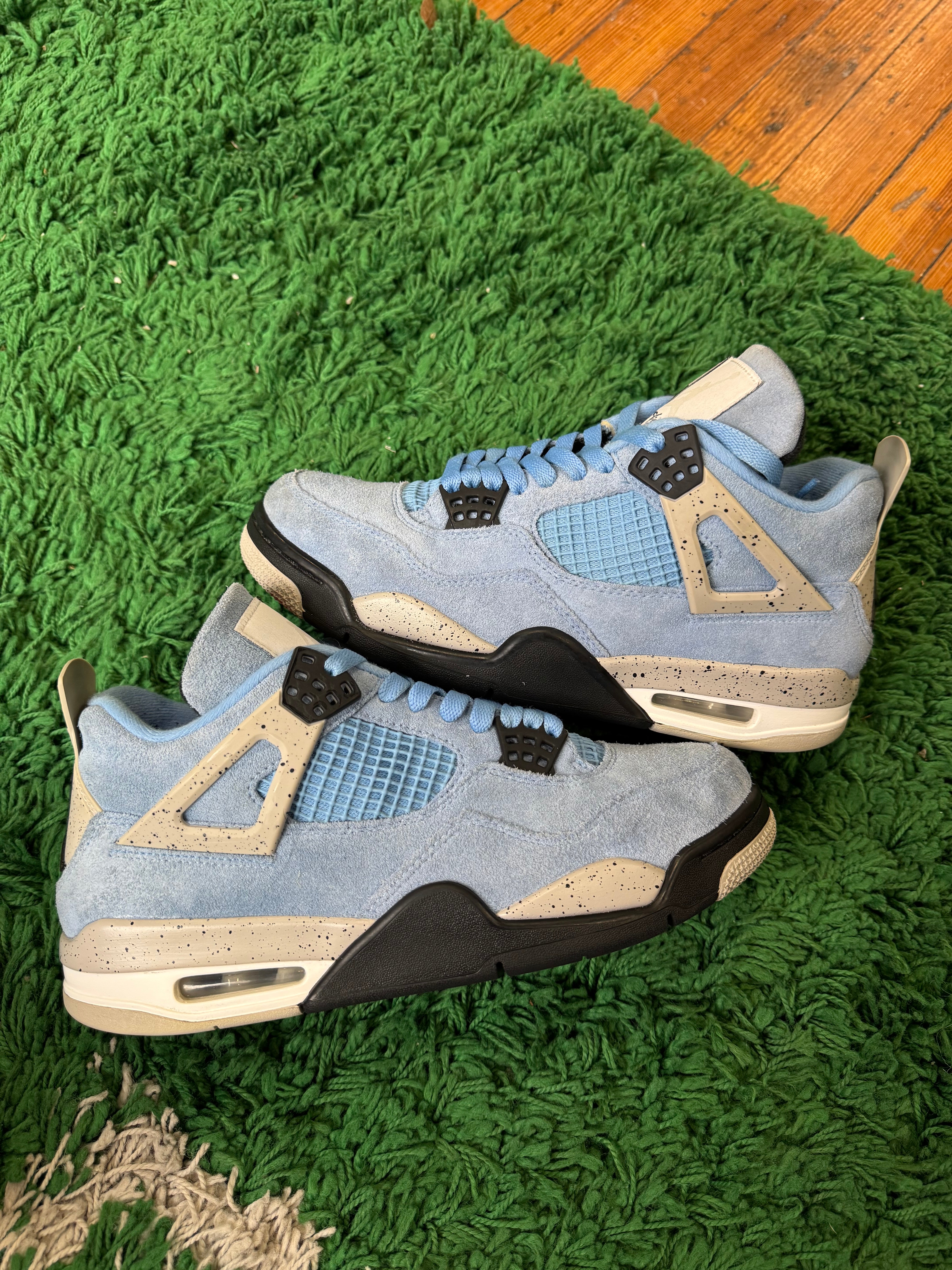 Jordan 4 “University Blue”