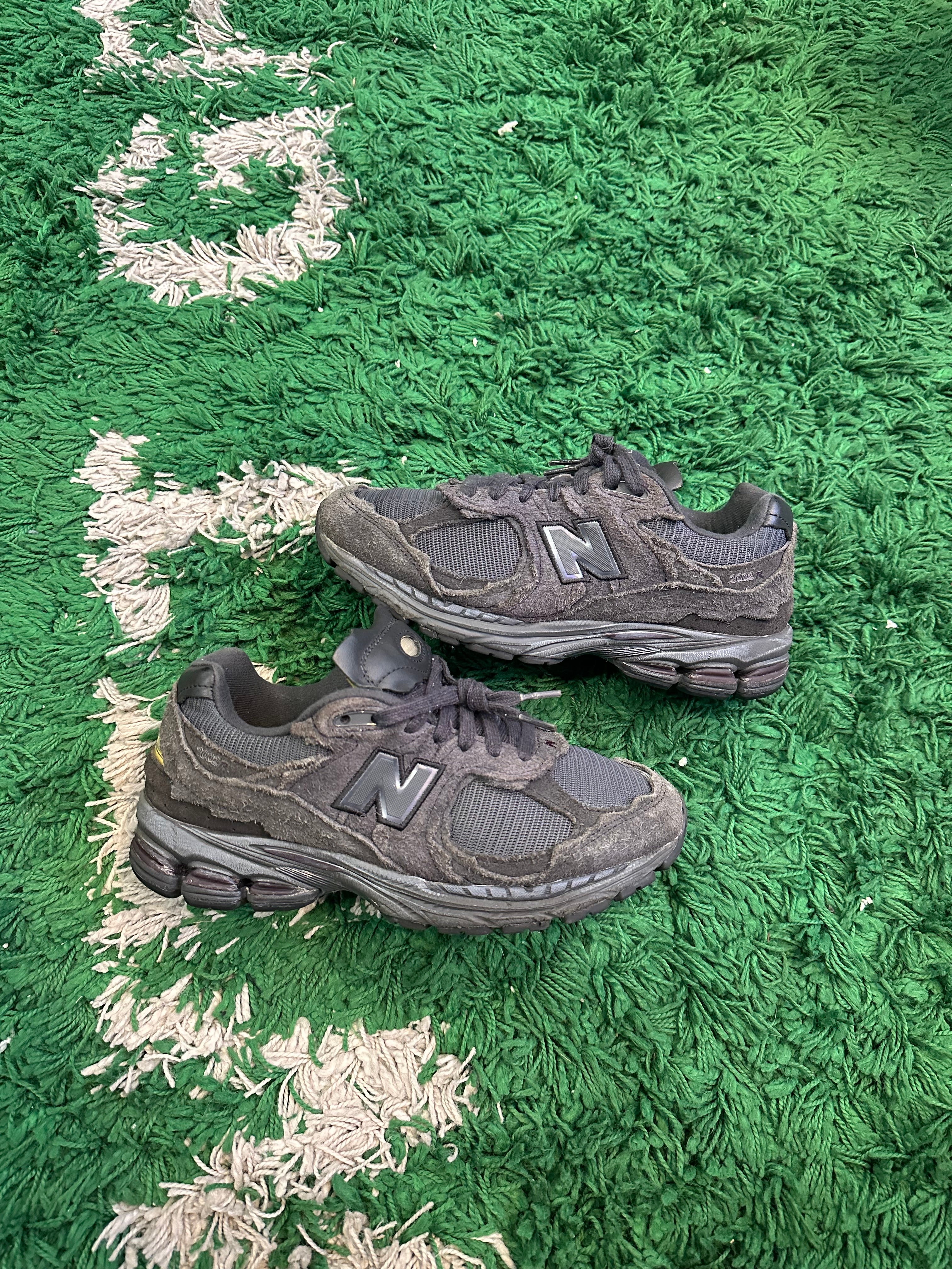 靴 ko-kn New Balance Protection Pack size? New Balance 2002R 