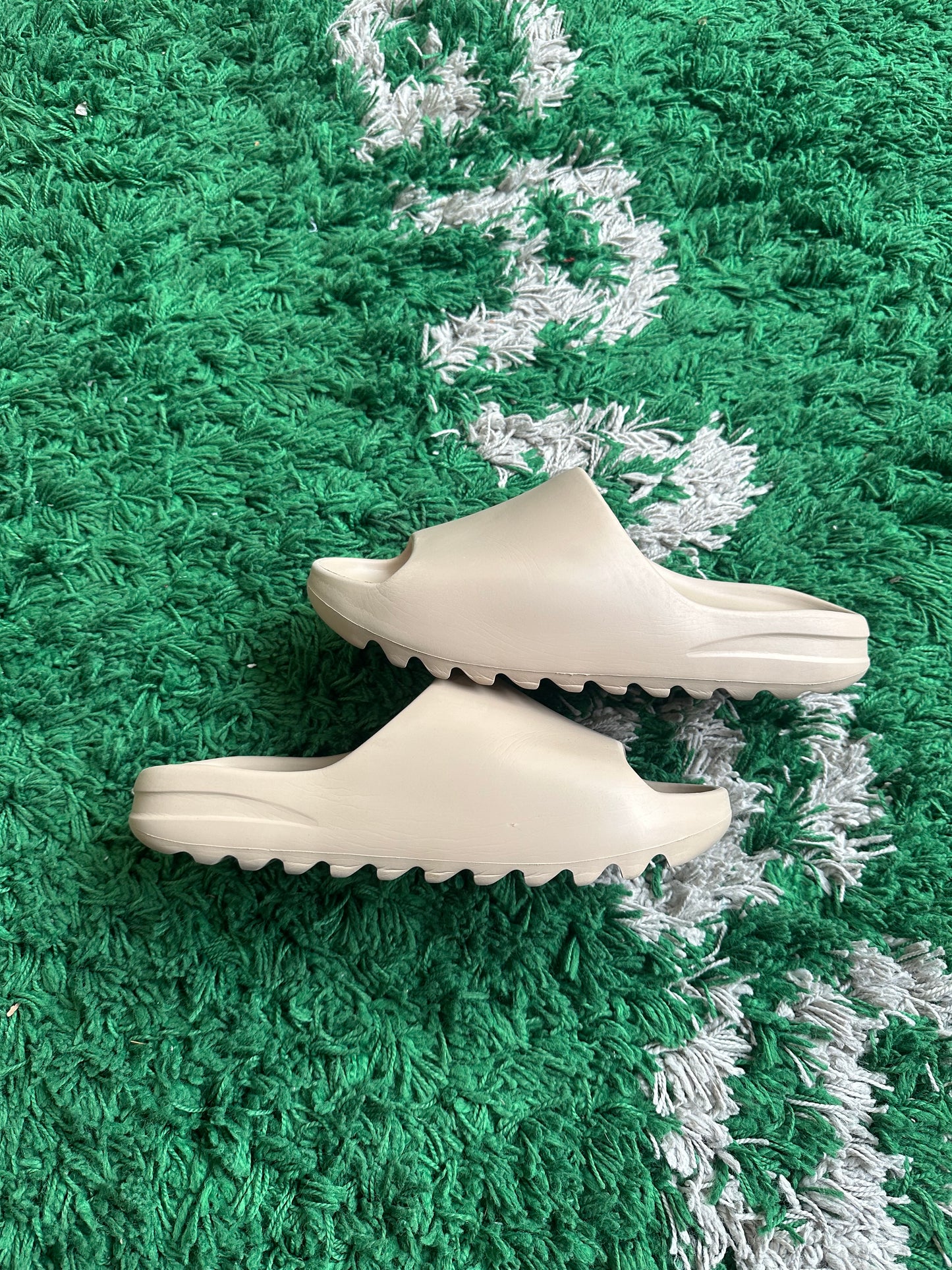 Yeezy Slide “Pure”