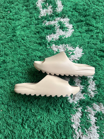 Yeezy Slide “Pure”