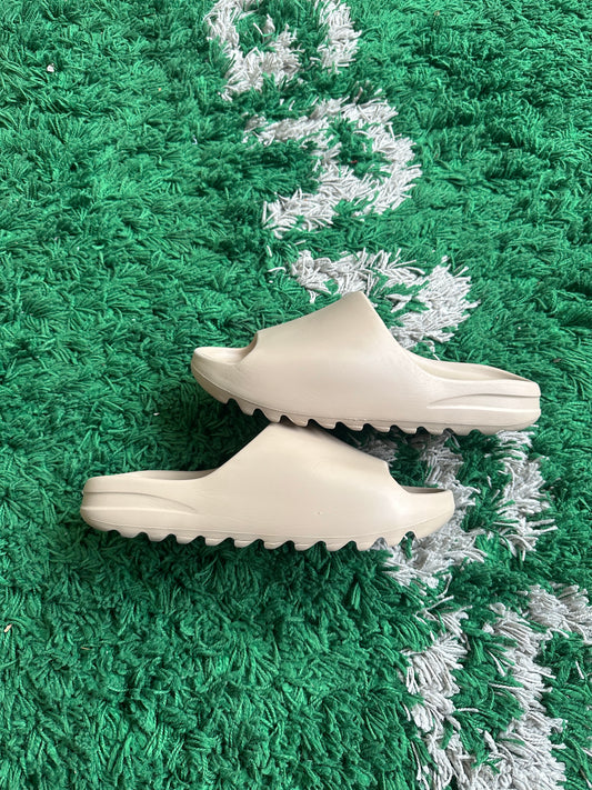 Yeezy Slide “Pure”