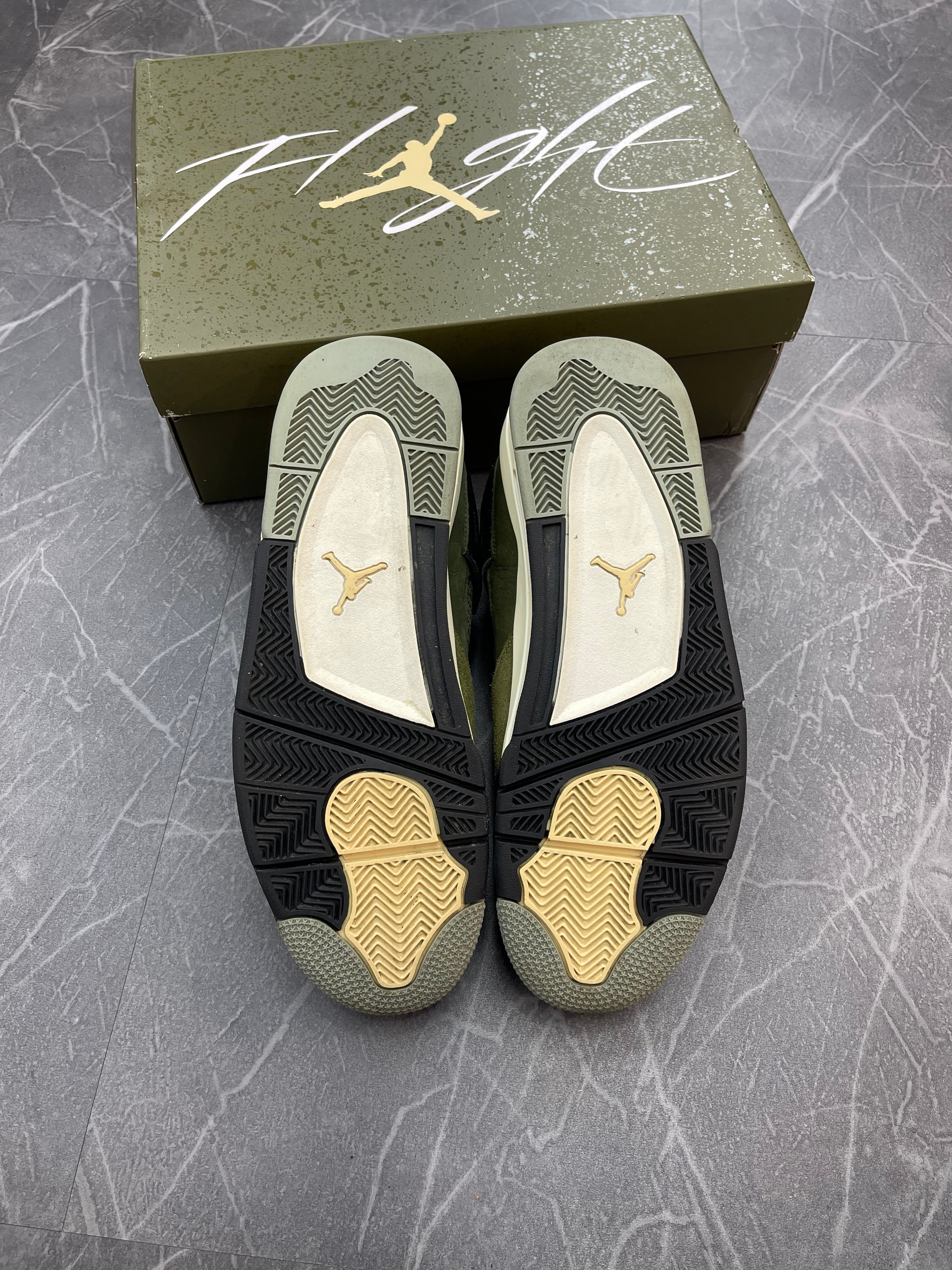 Jordan 4 “Craft Medium Olive”