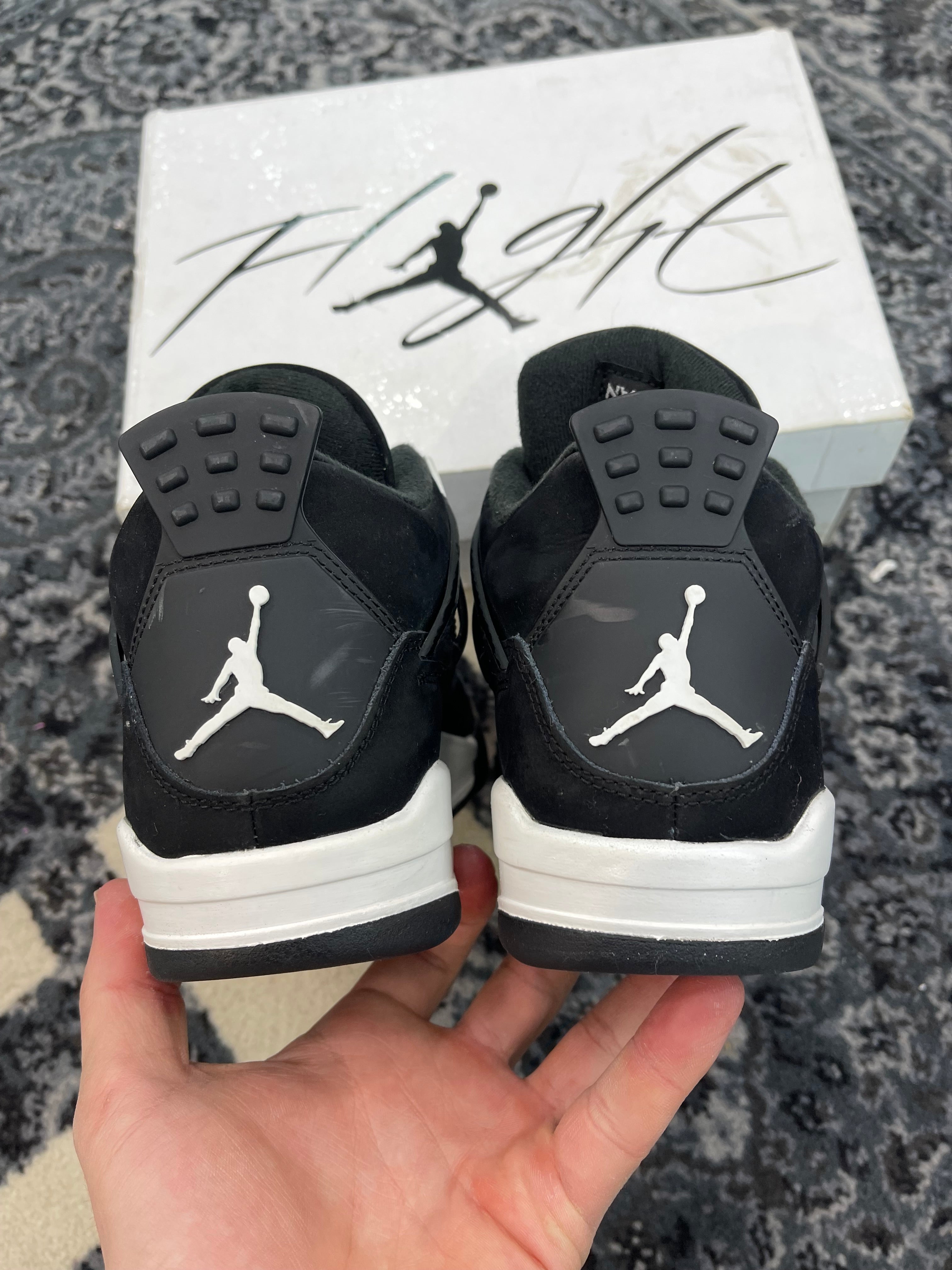 Jordan 4 “White Thunder”