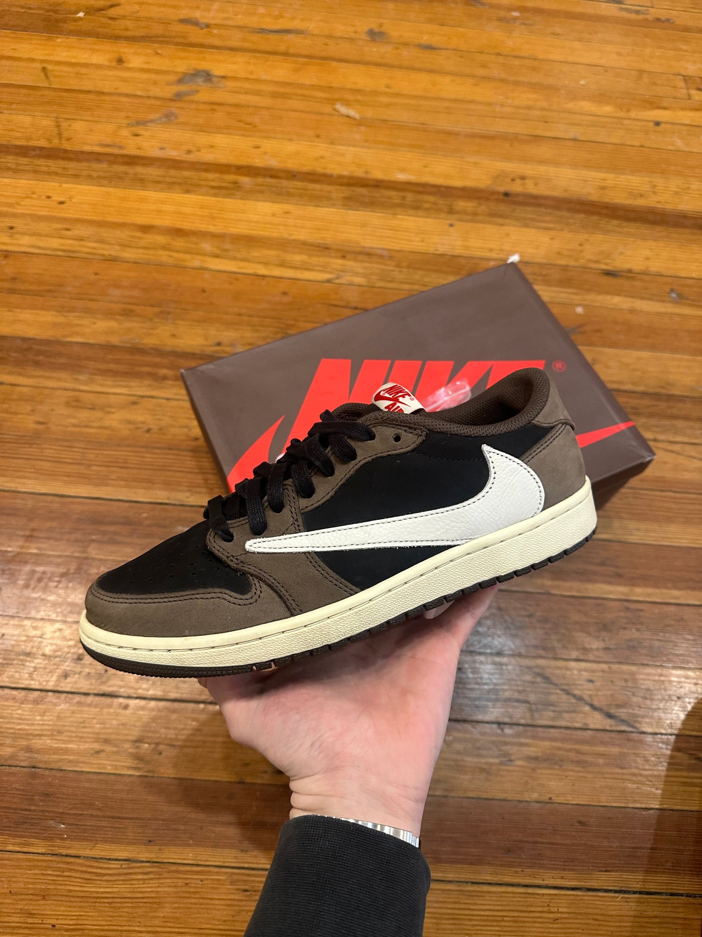 Travis Scott Jordan 1 Low “Mocha”