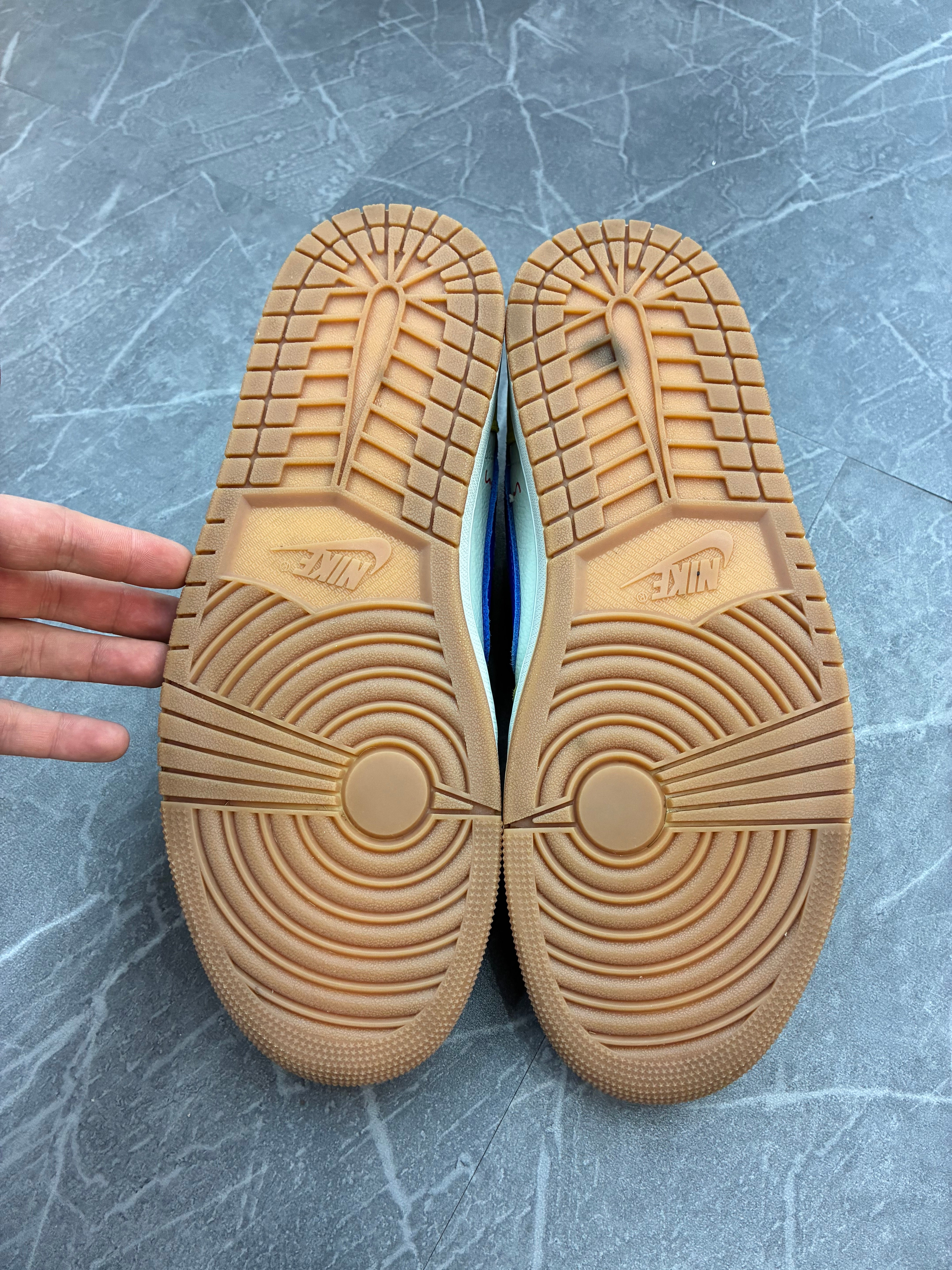 Travis Scott Jordan 1 Low “Canary”