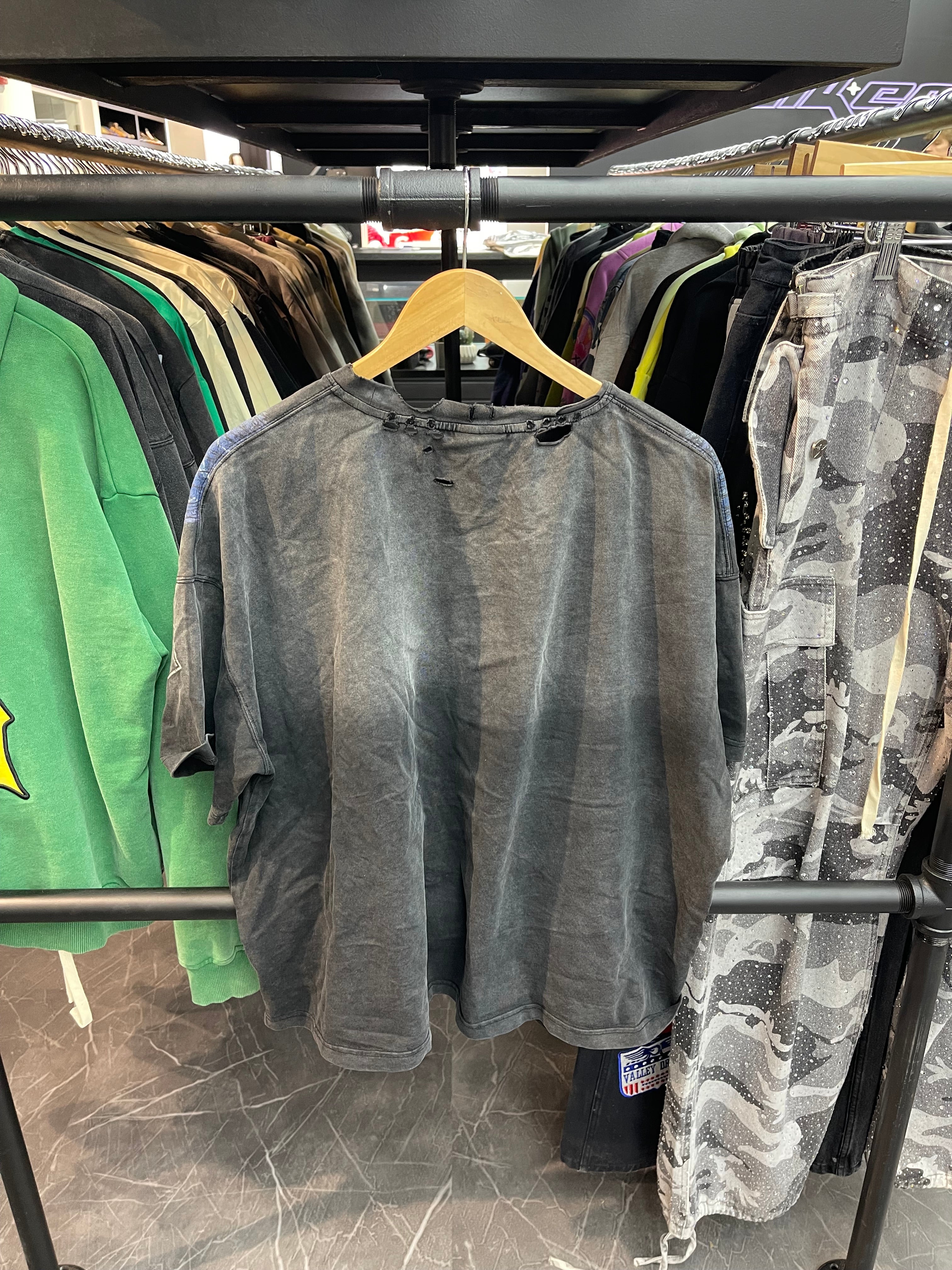 Vale Forever Kiss Tee “Black”