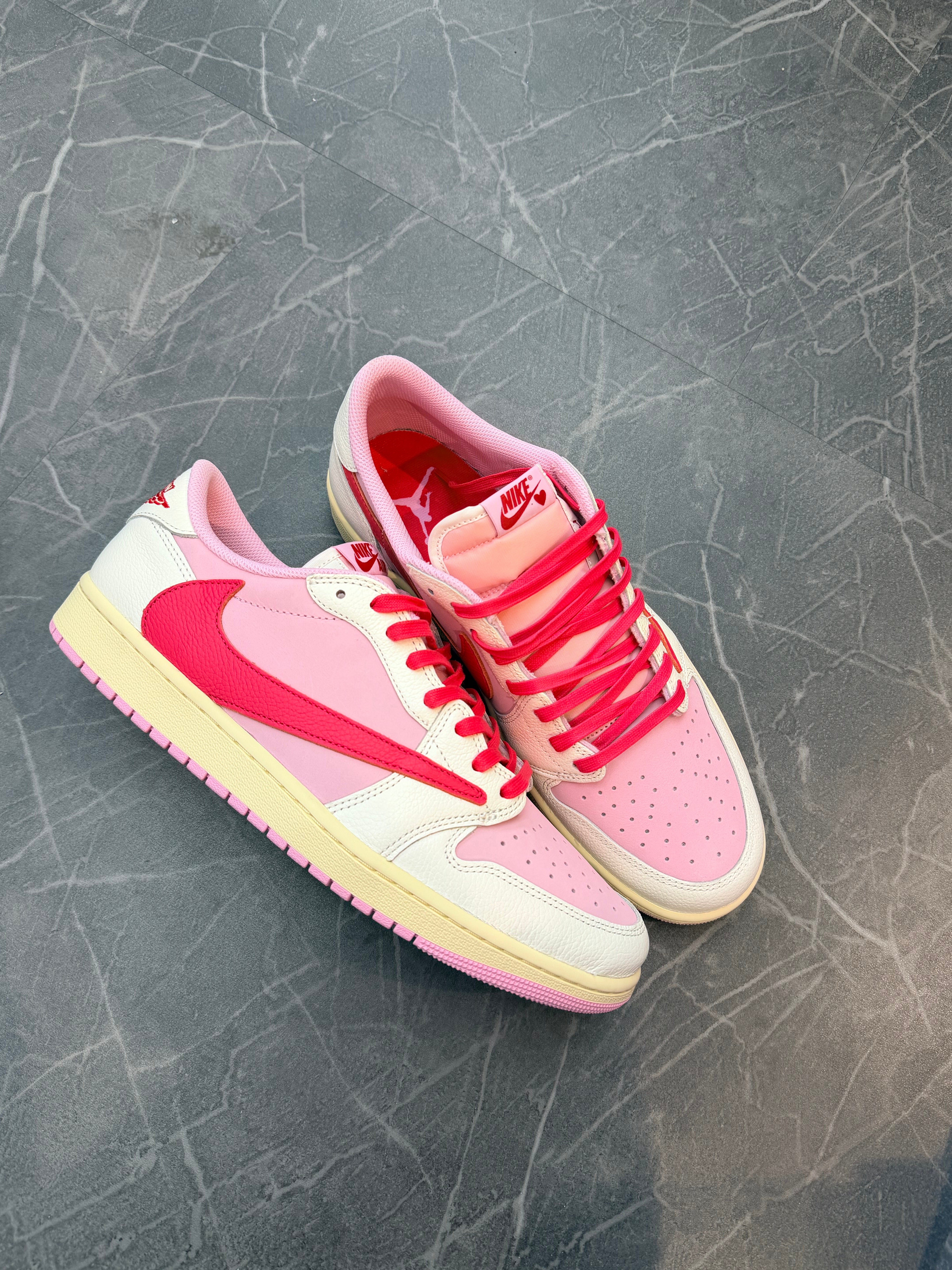 Travis Scott Jordan 1 Low “Tropical Pink”