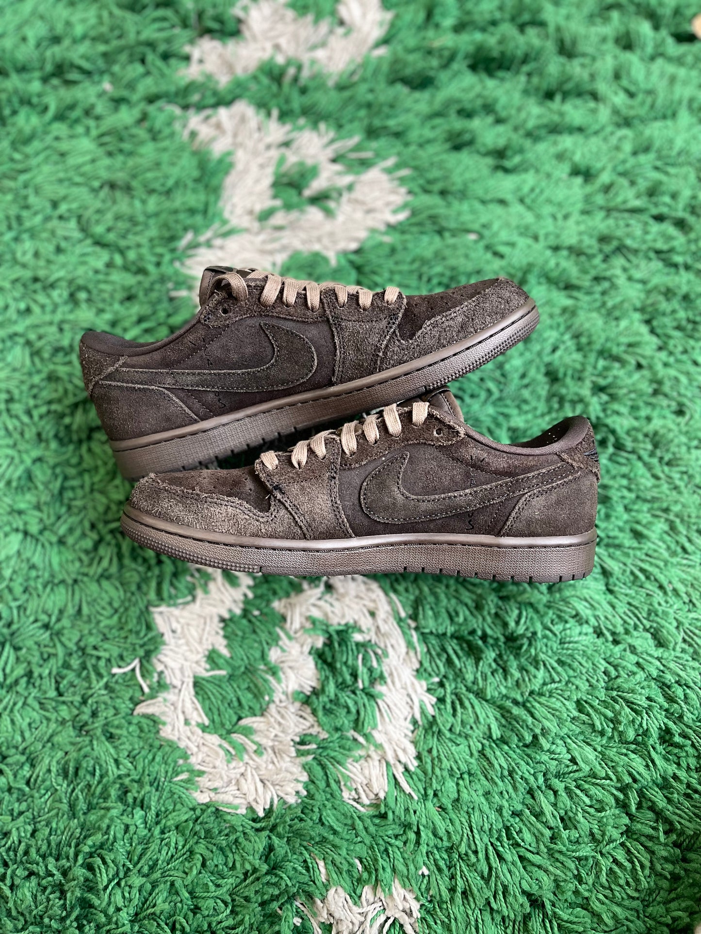 Travis Scott Jordan 1 Low “Velvet Brown”