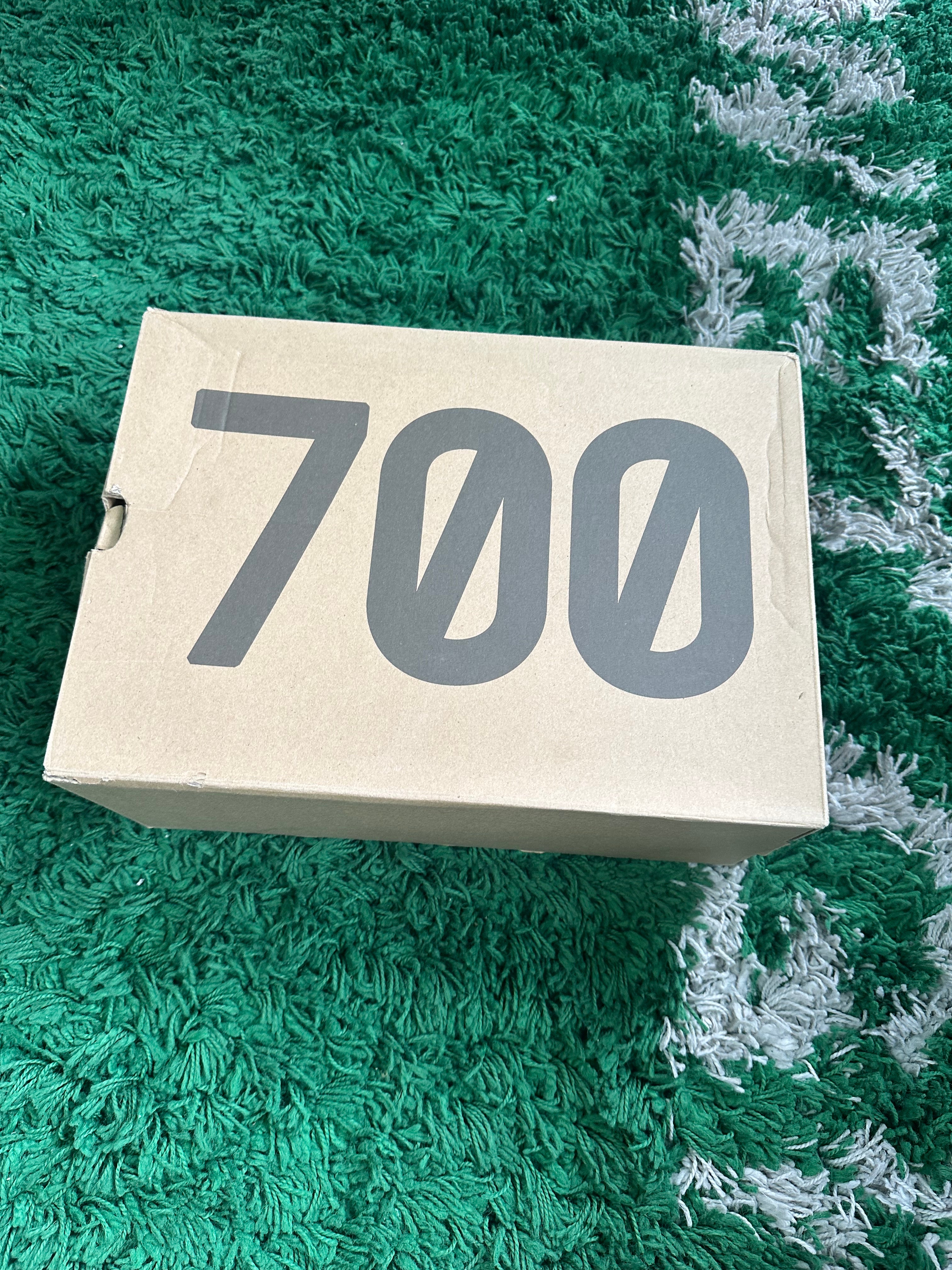 Yeezy 700 “Kyanite”