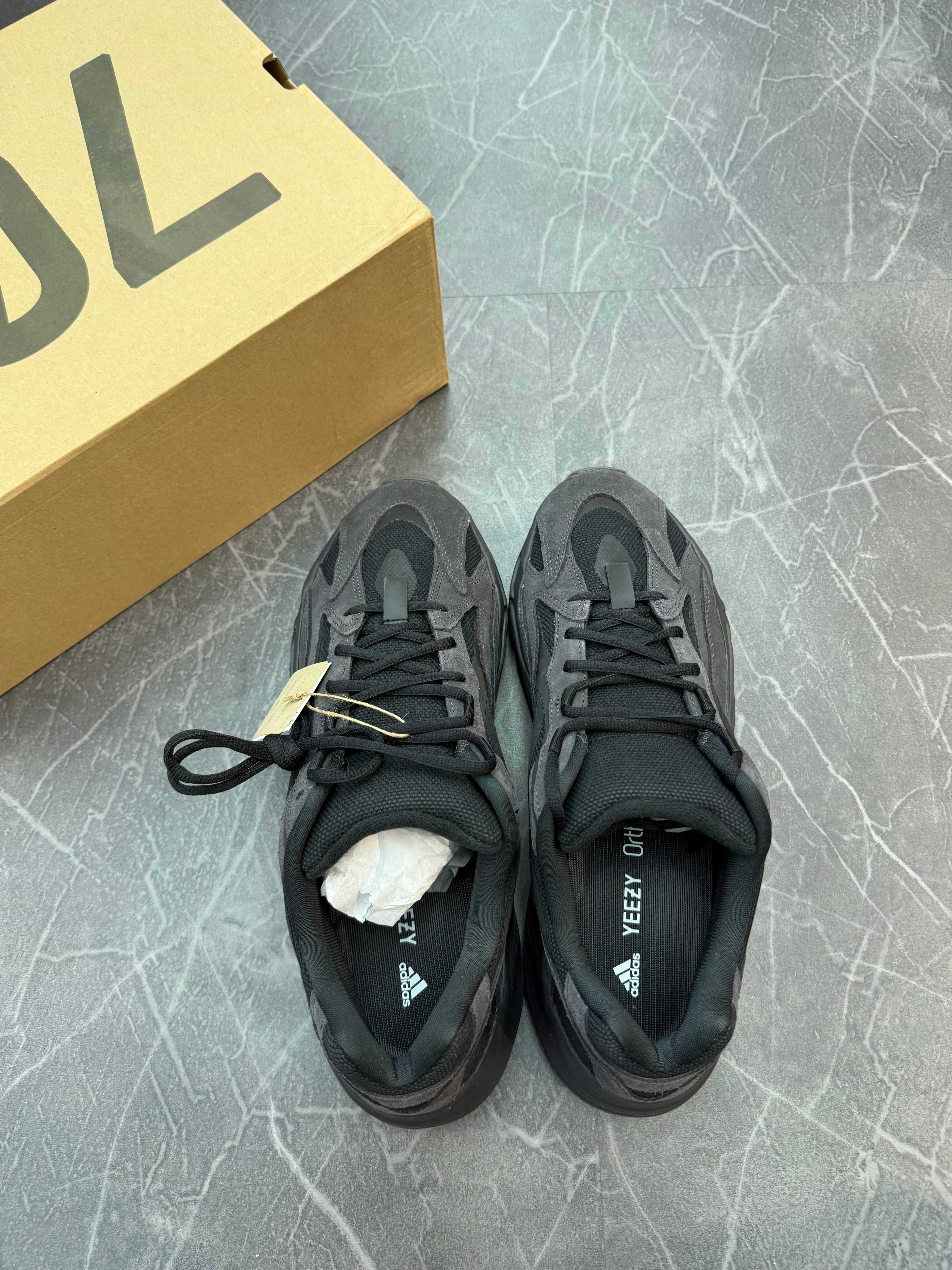 Yeezy 700 “Vanta”