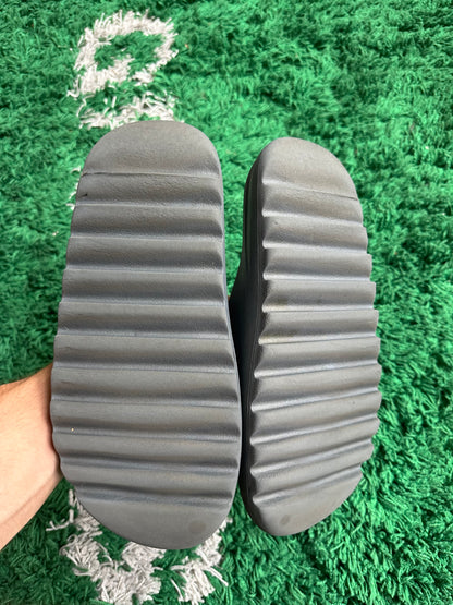 Yeezy Slide “Slate Grey”