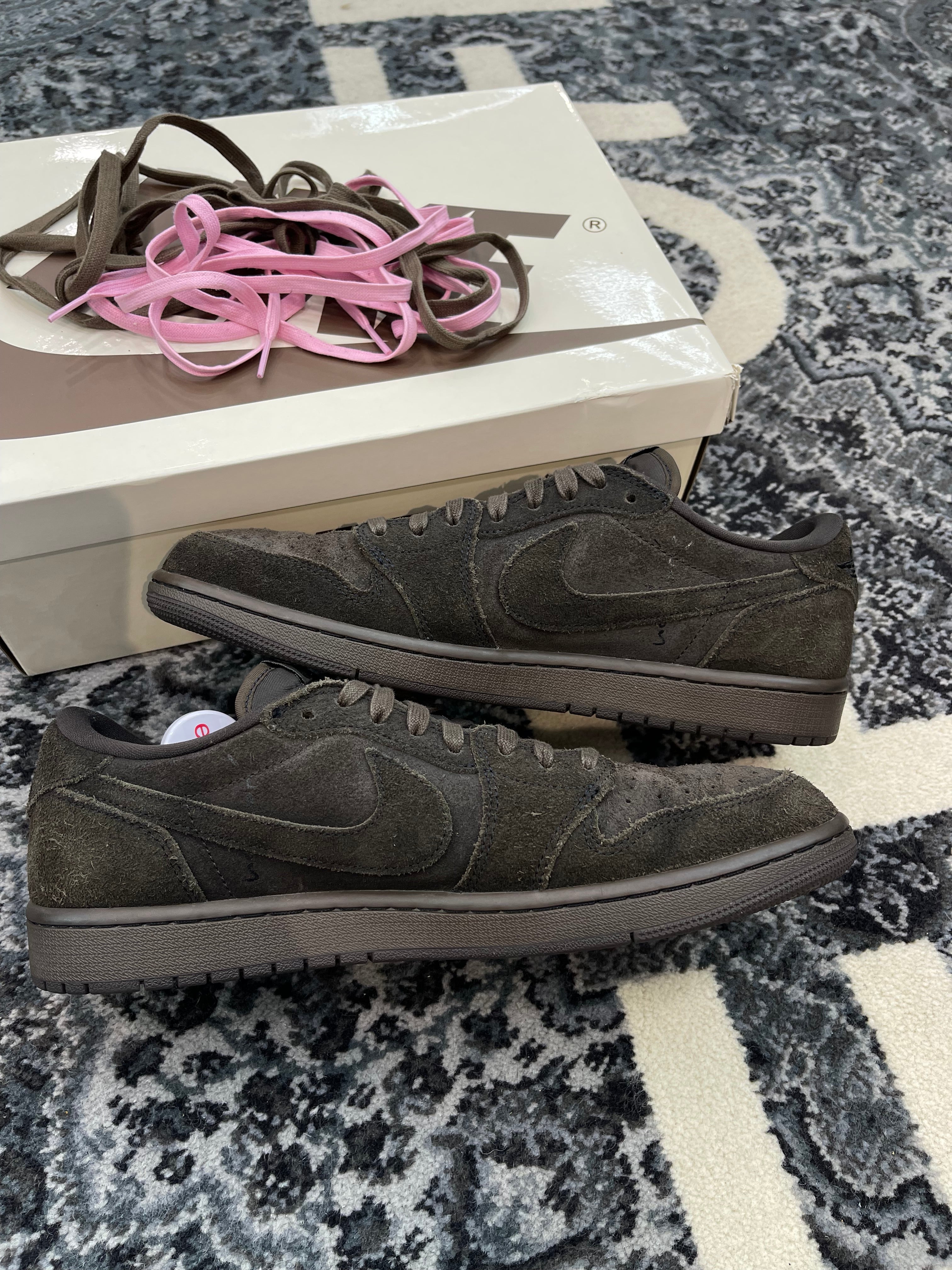 Jordan 1 Low x Travis Scott “Velvet Brown”