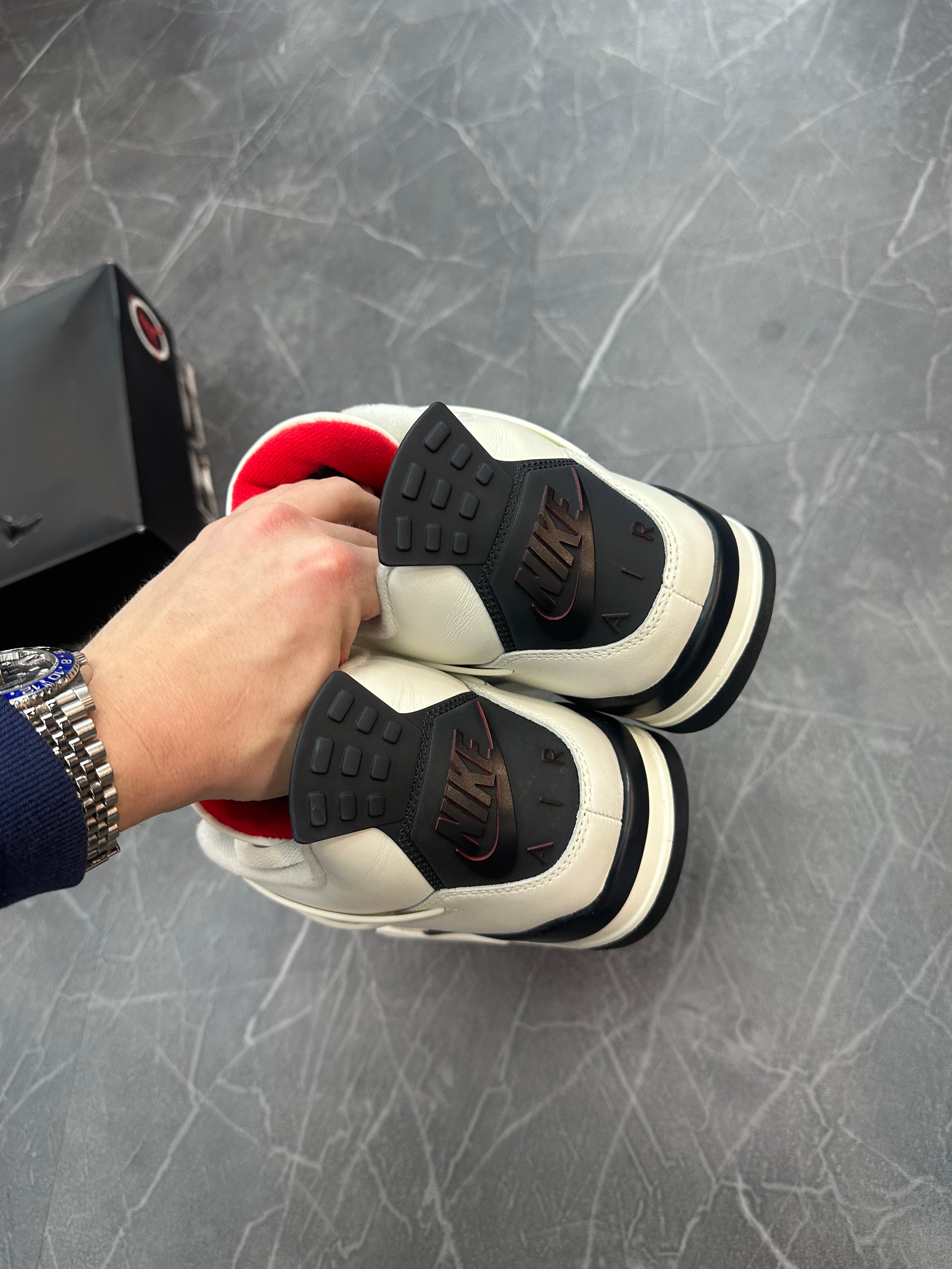 Jordan 4 “Flight Club”