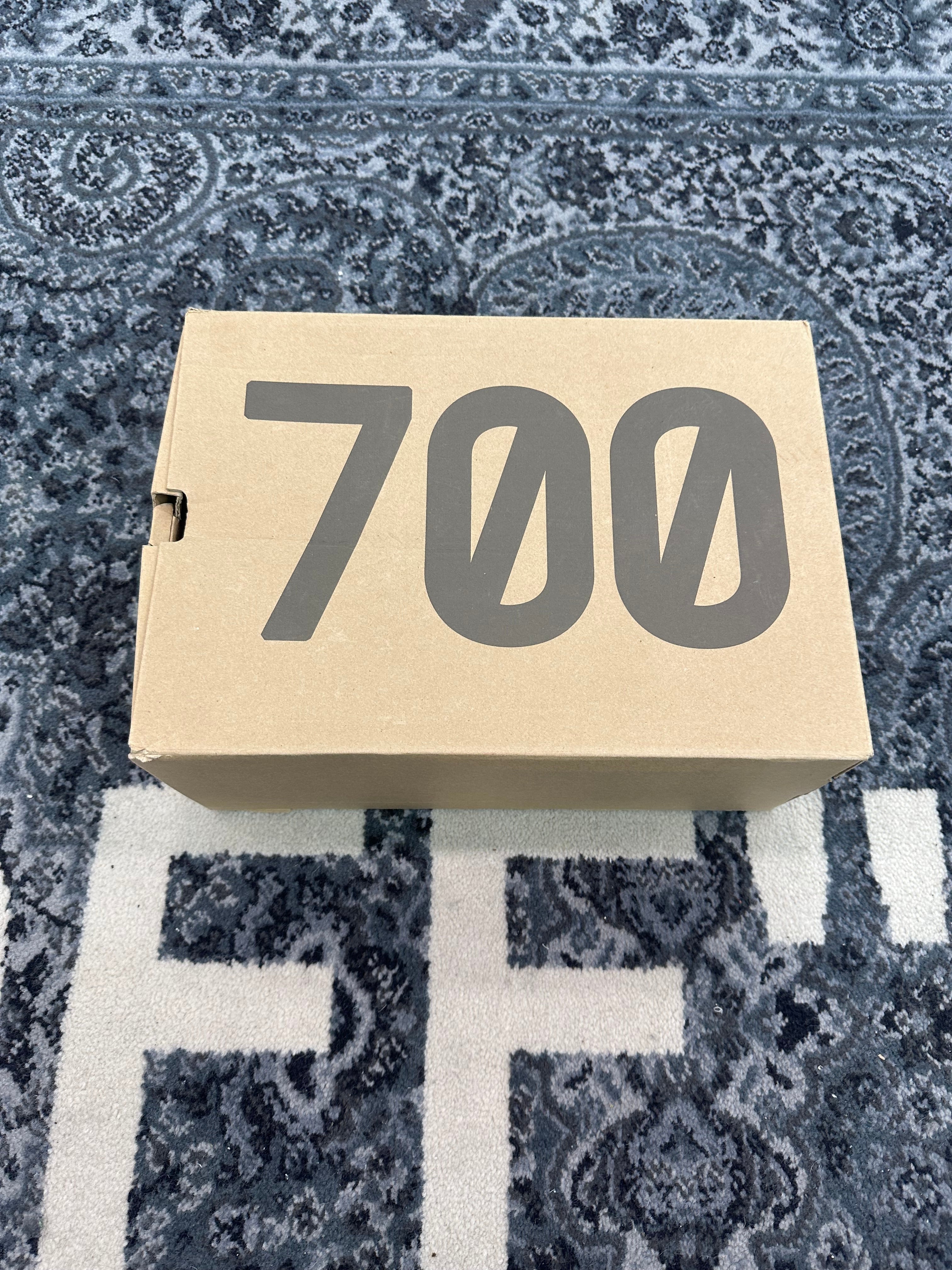 Yeezy 700 “Arzareth”