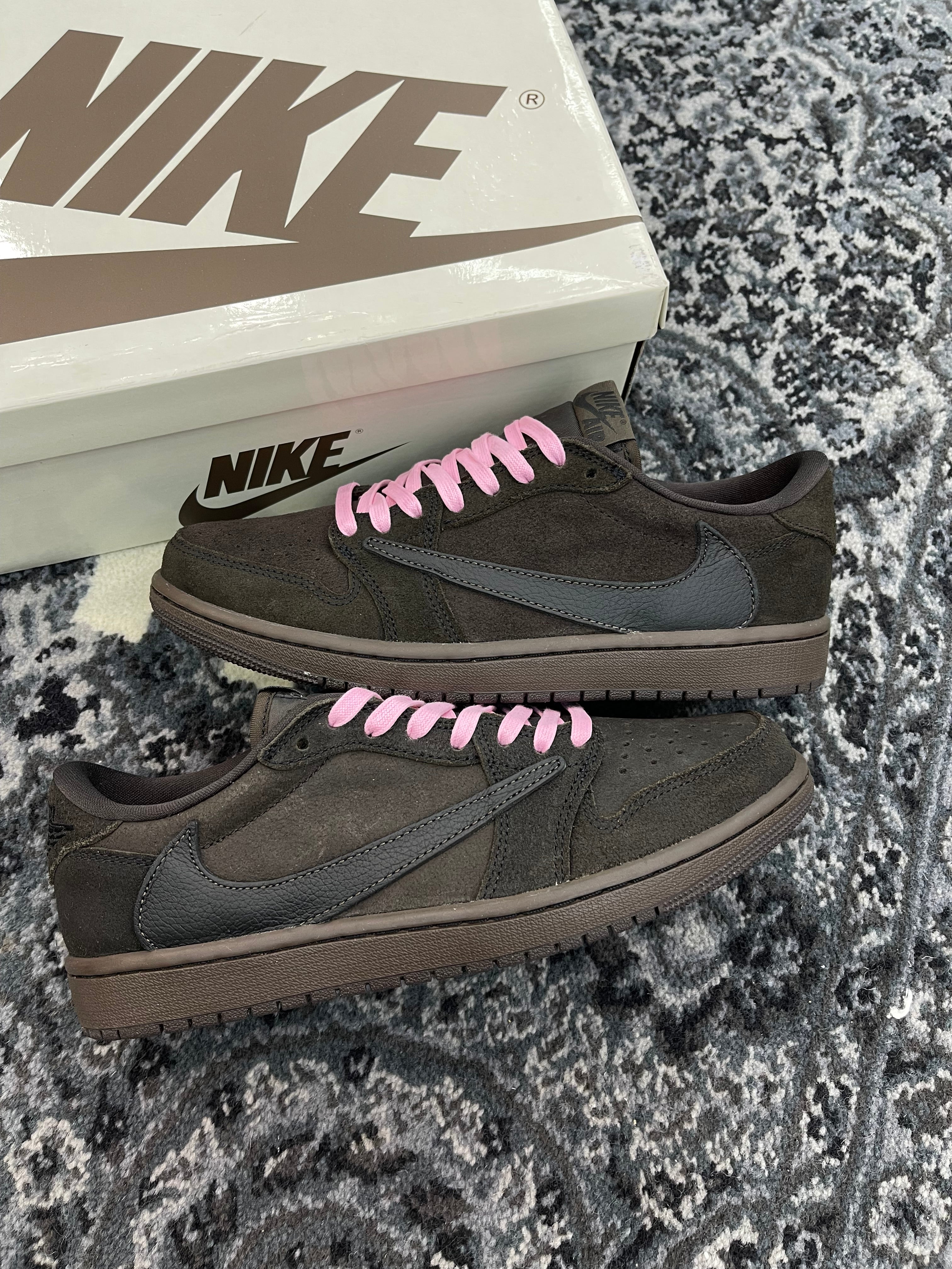 Travis Scott Jordan 1 Low “Velvet Brown”