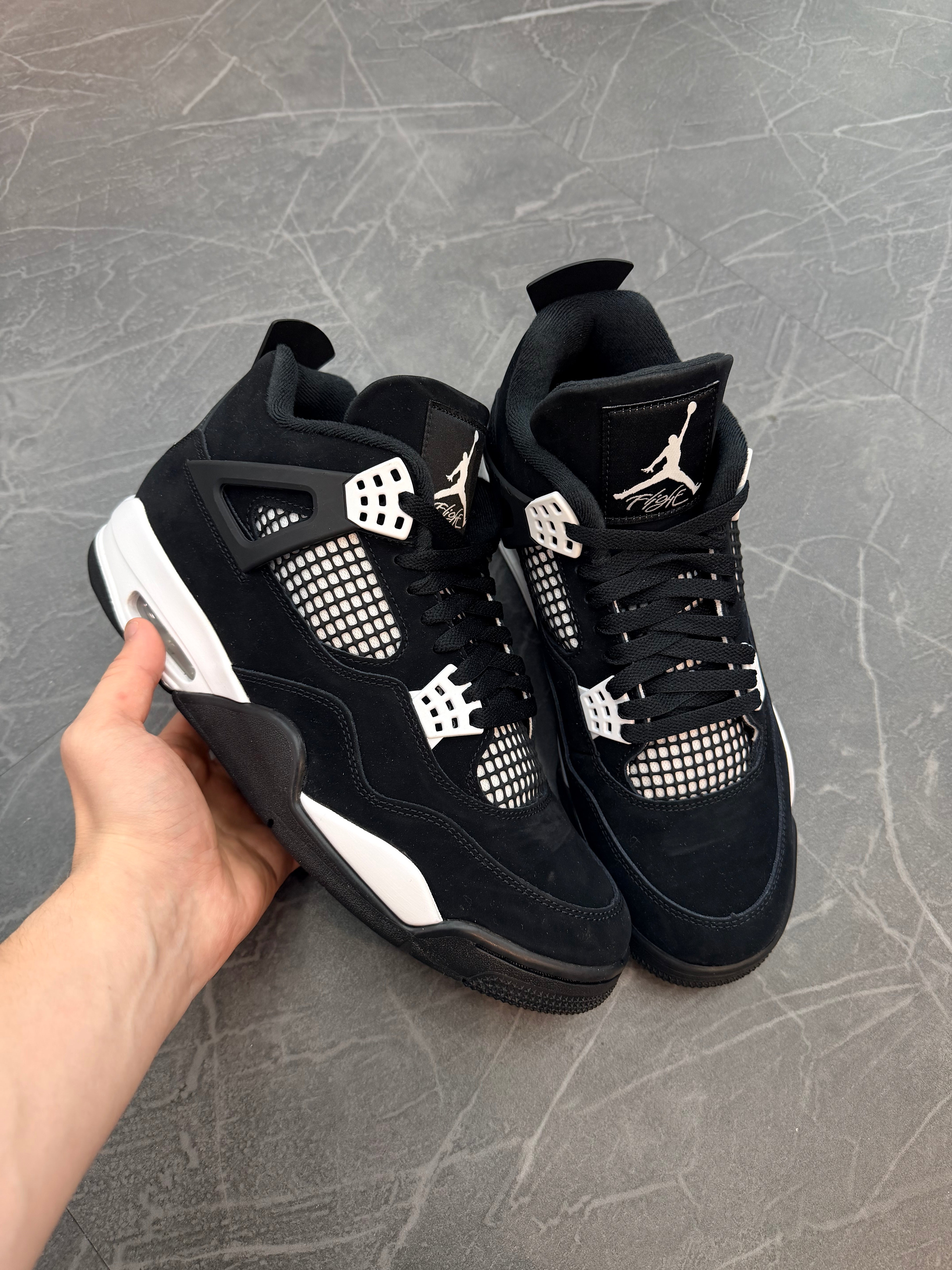 Jordan 4 “White Thunder”
