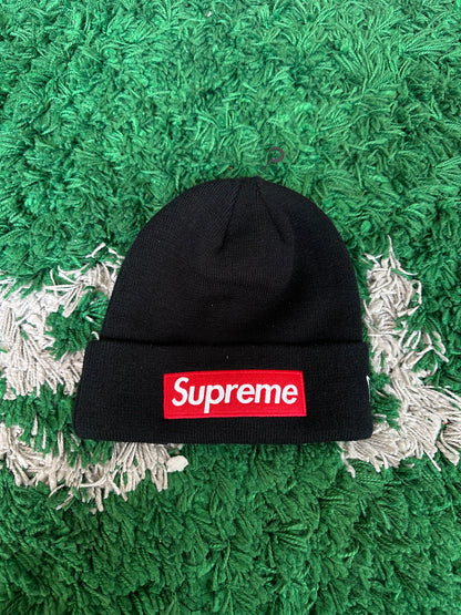 Supreme Beanie “Black / Red Box Logo”