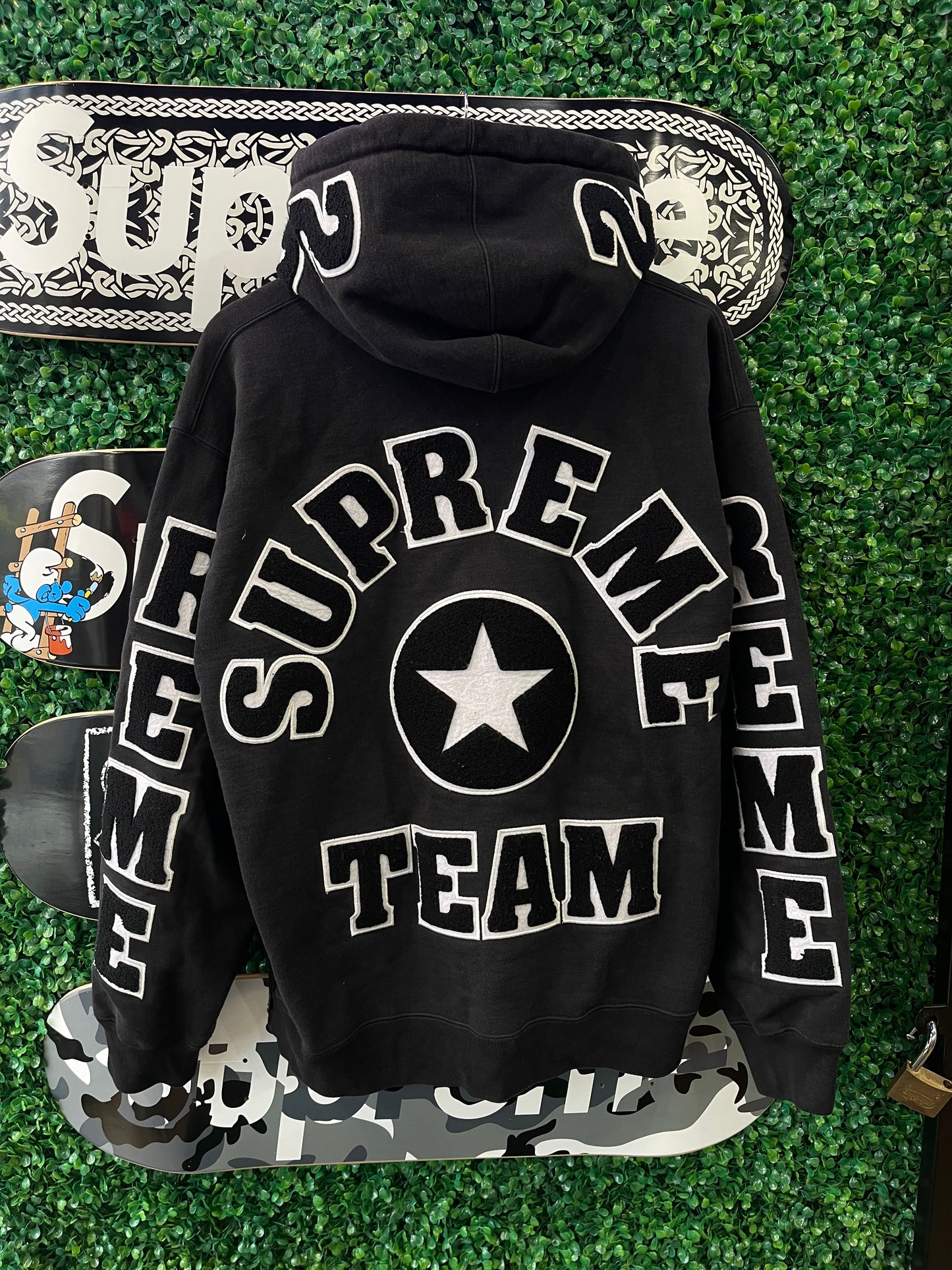 Supreme Chenile Hoodie “Black”