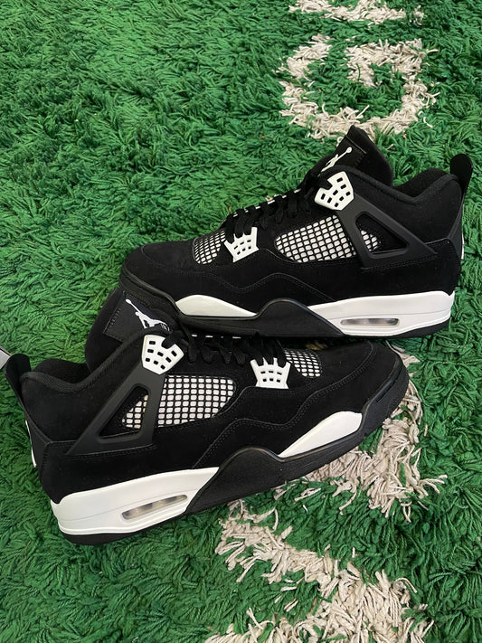 Jordan 4 “White Thunder”