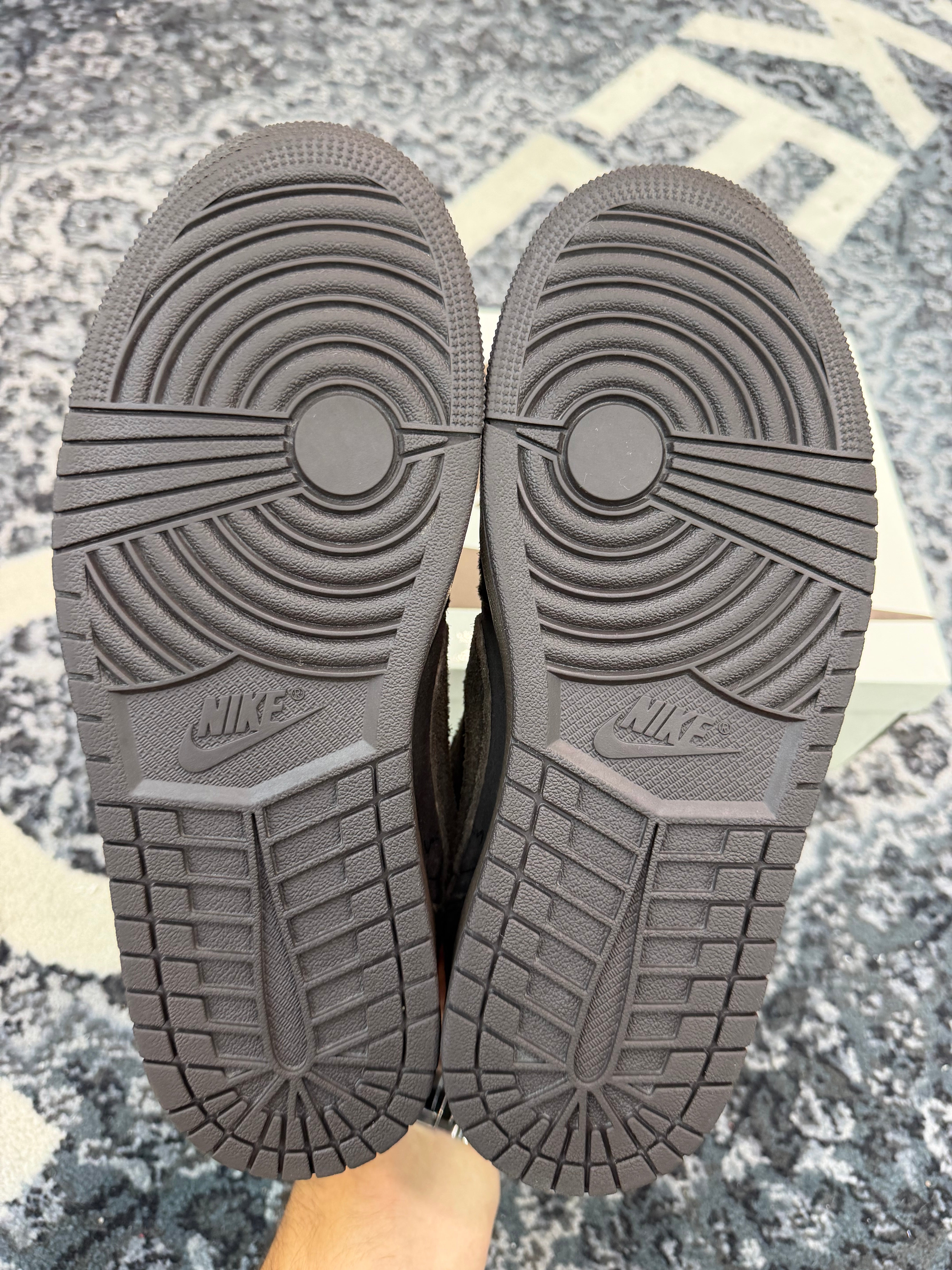 Jordan 1 Low x Travis Scott “Velvet Brown”