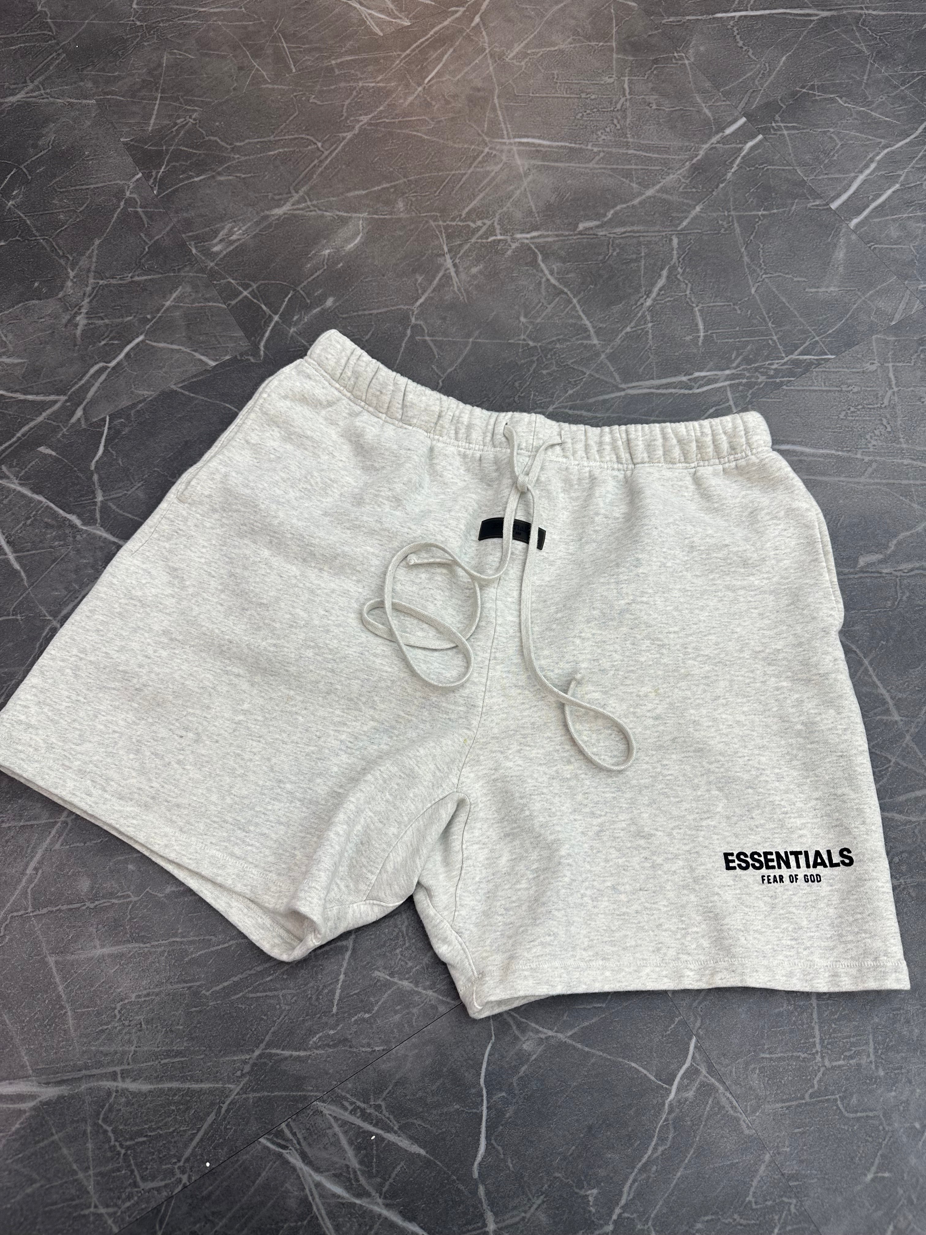 Essentials Sweatshort “Light Oatmeal”