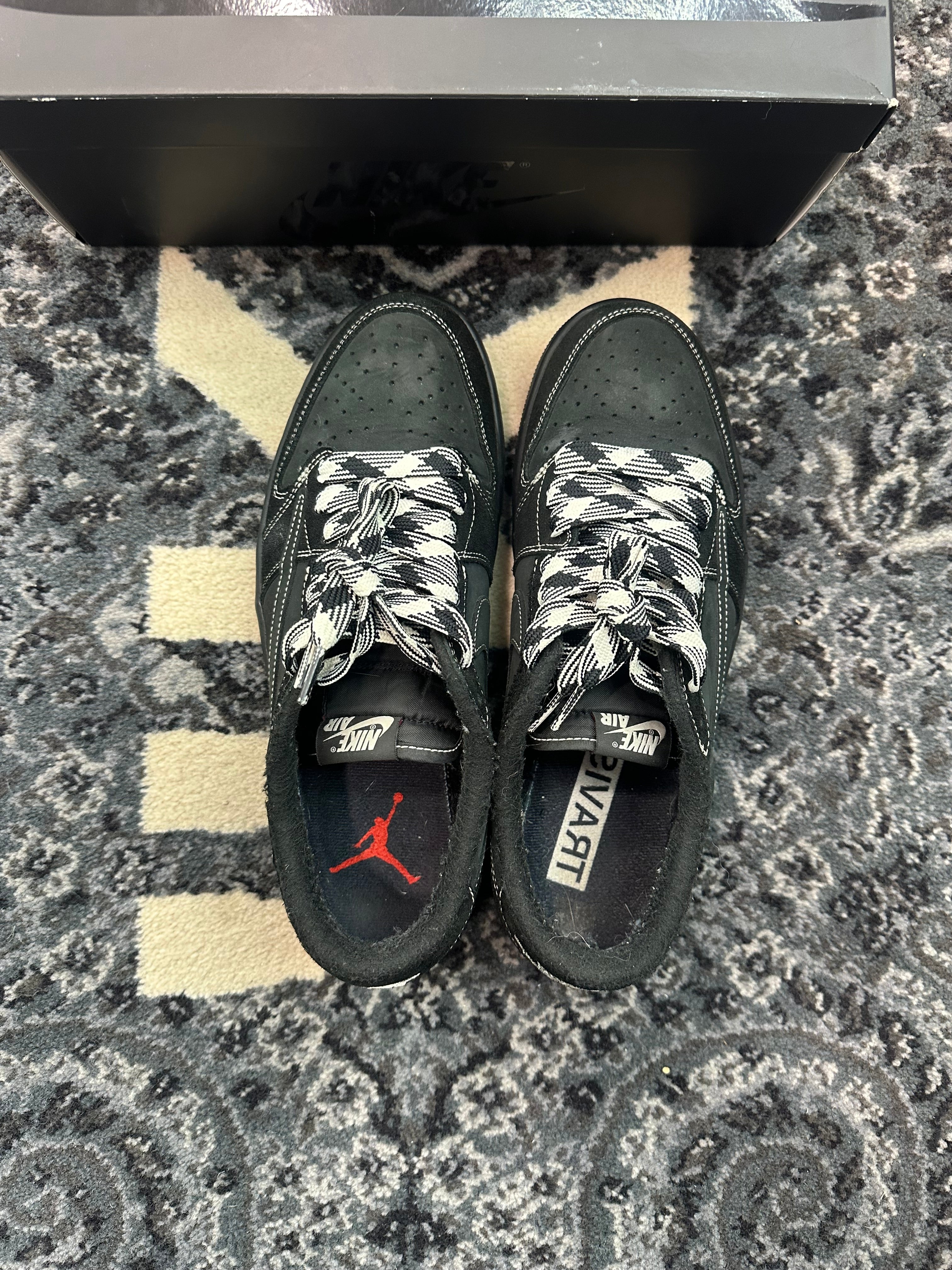 Jordan 1 Low Travis Scott “Phantom”