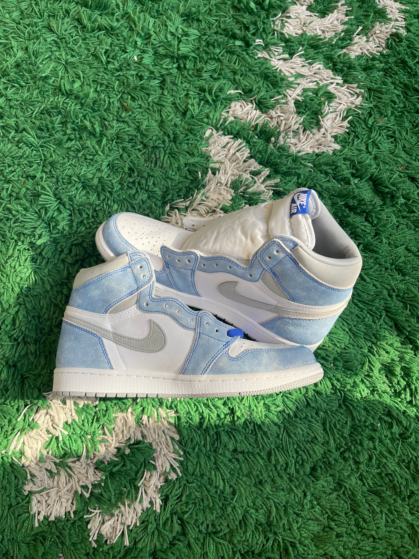 Jordan 1 High “Hyper Royal”