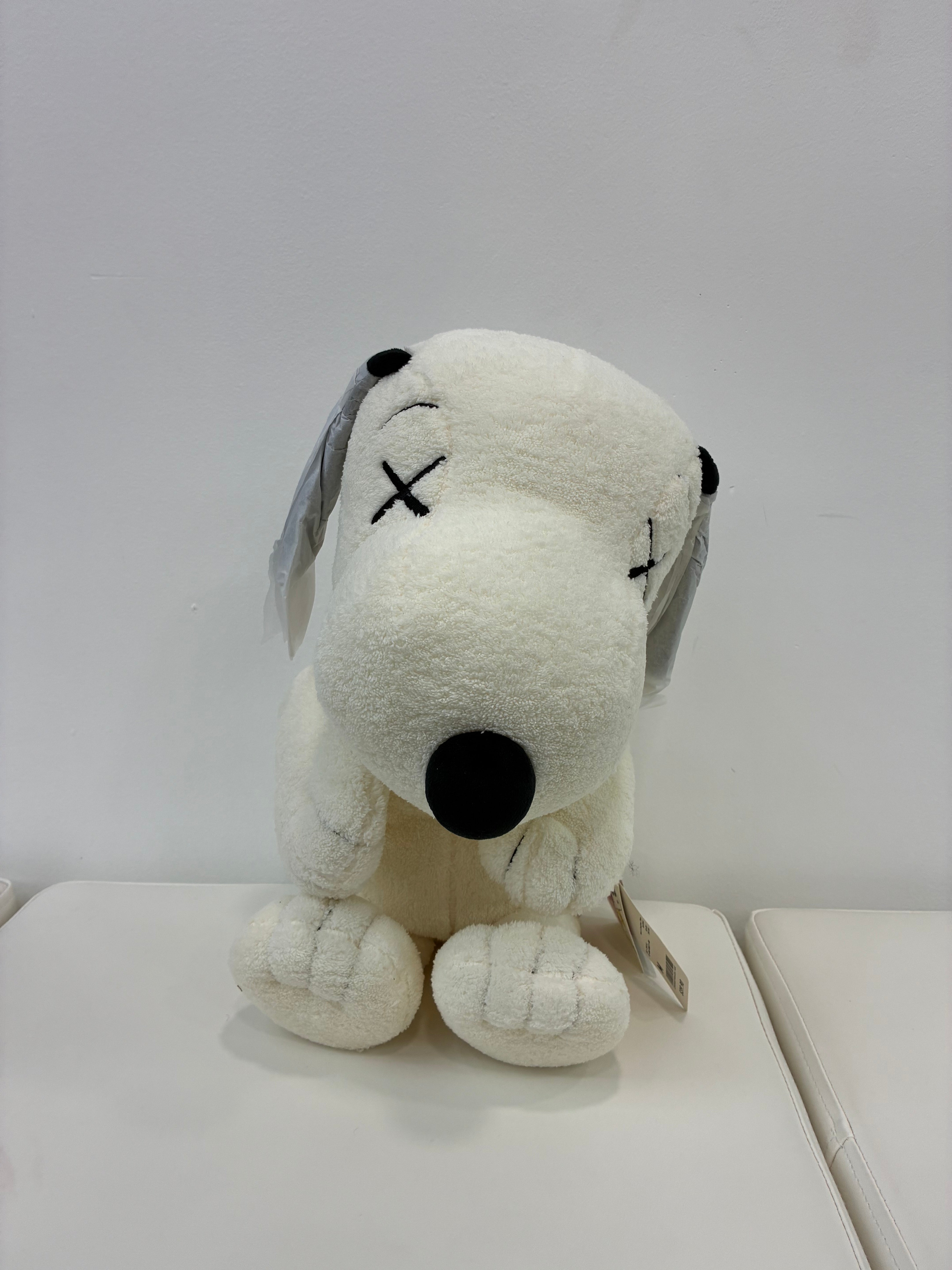 KAWS x UNIQLO x PEANUTS SNOOPY PLUSH Medium “White”