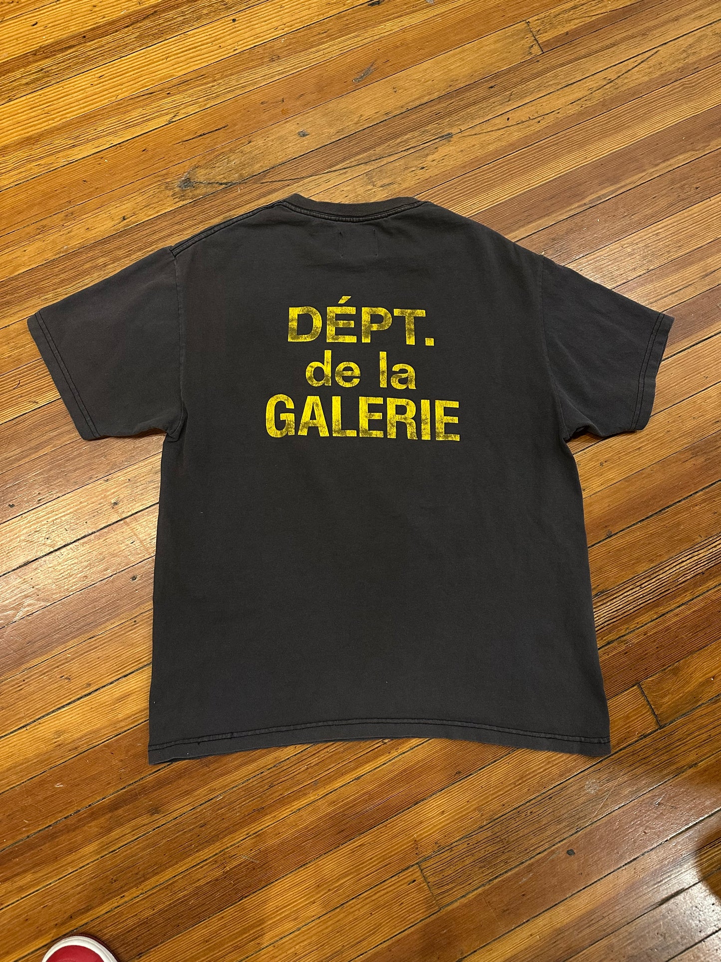 Gallery Dept Tee “Charcoal / Yellow”