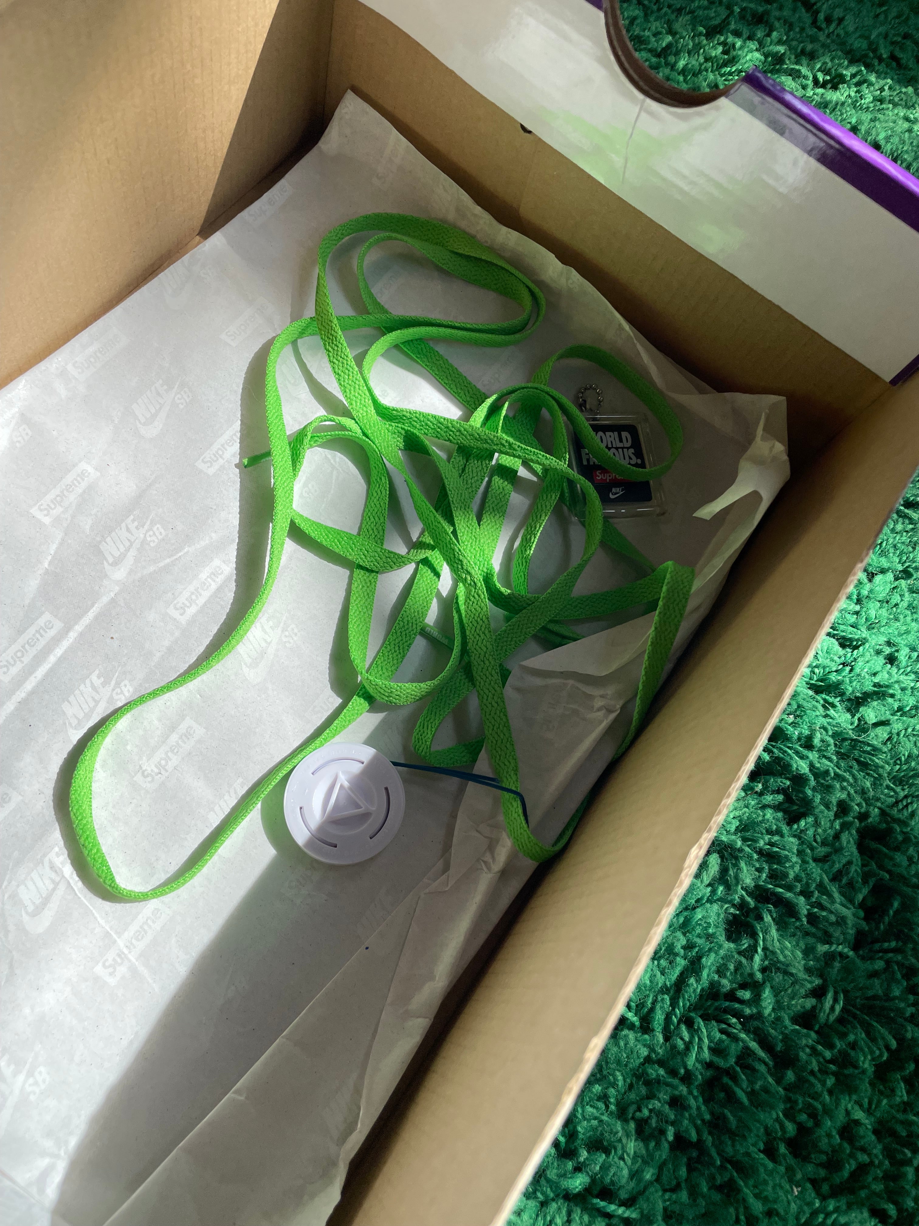 Nike Dunk Low SB x Supreme Stars “Mean Green”