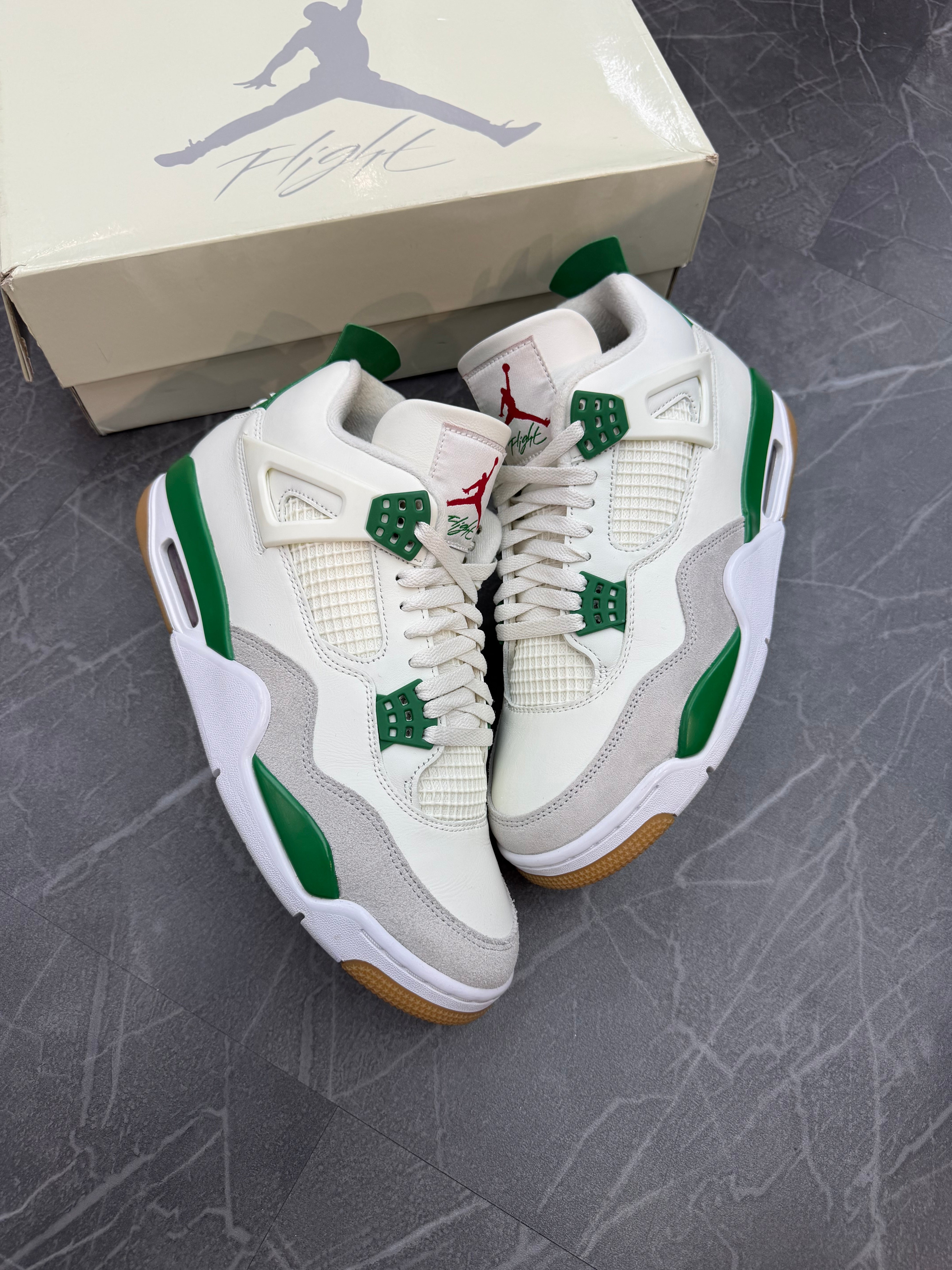 Jordan 4 SB “Pine Green”