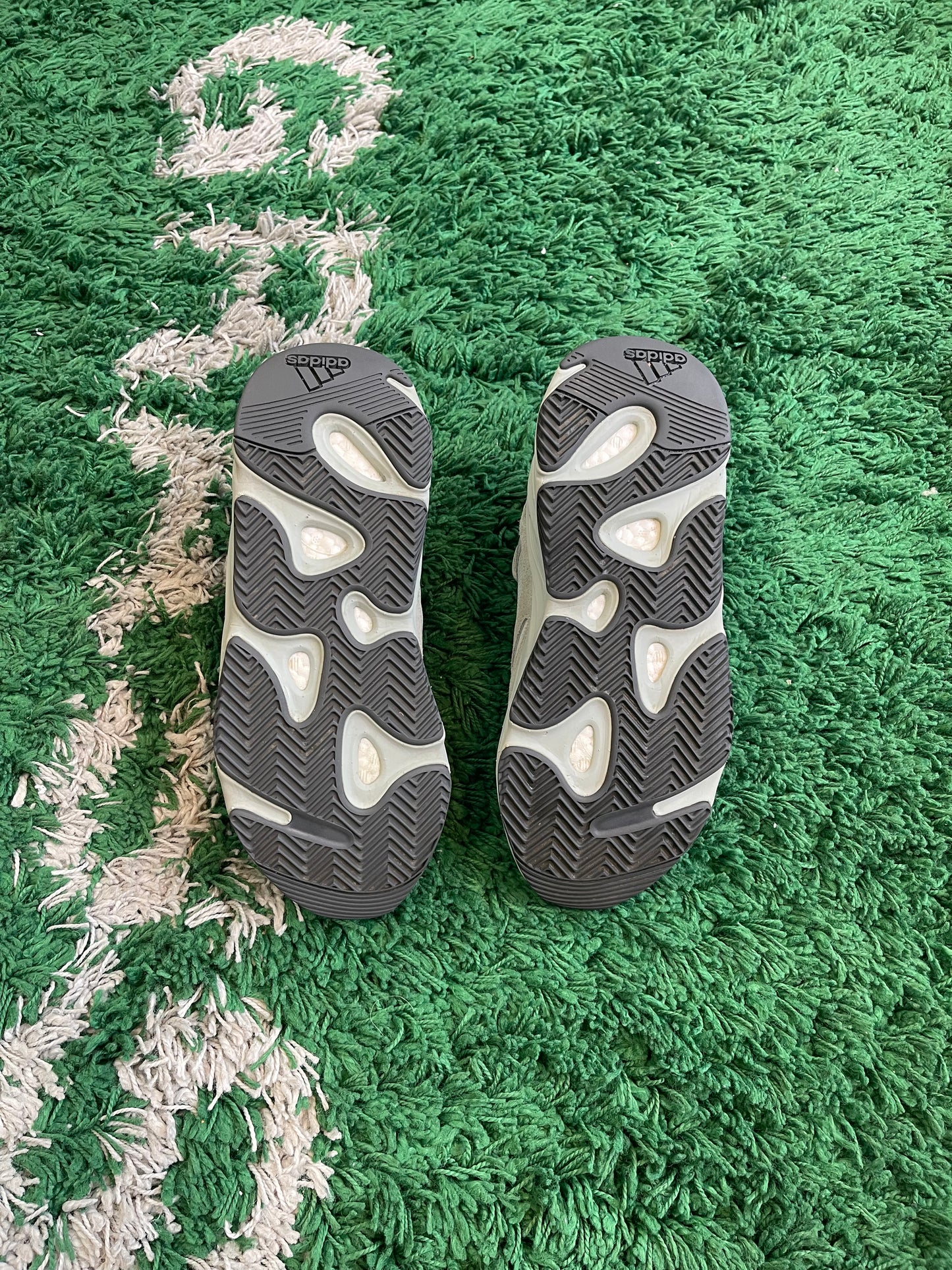 Yeezy 700 “Salt”