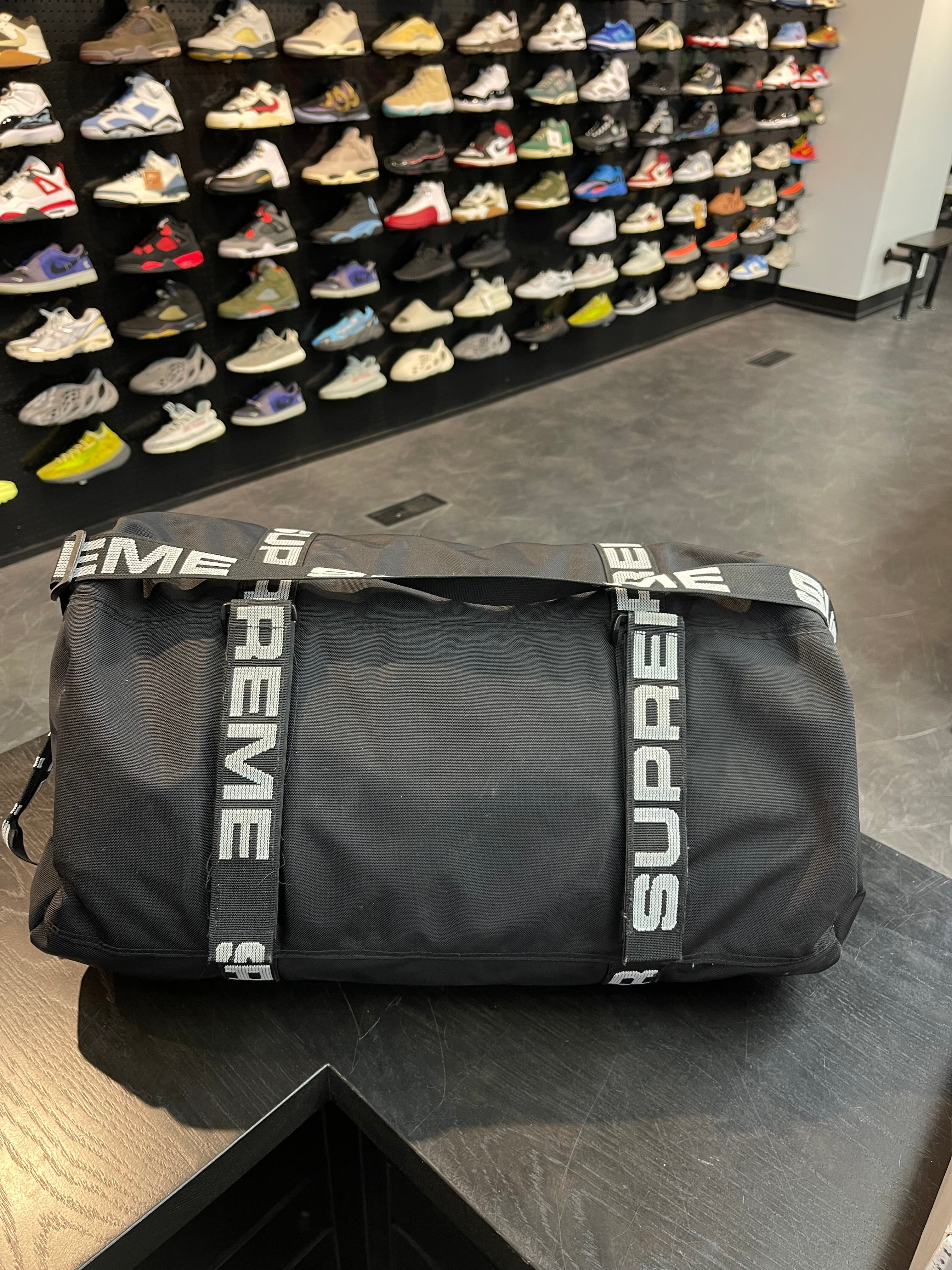 Supreme SS18 Large Duffle Bag “Black”