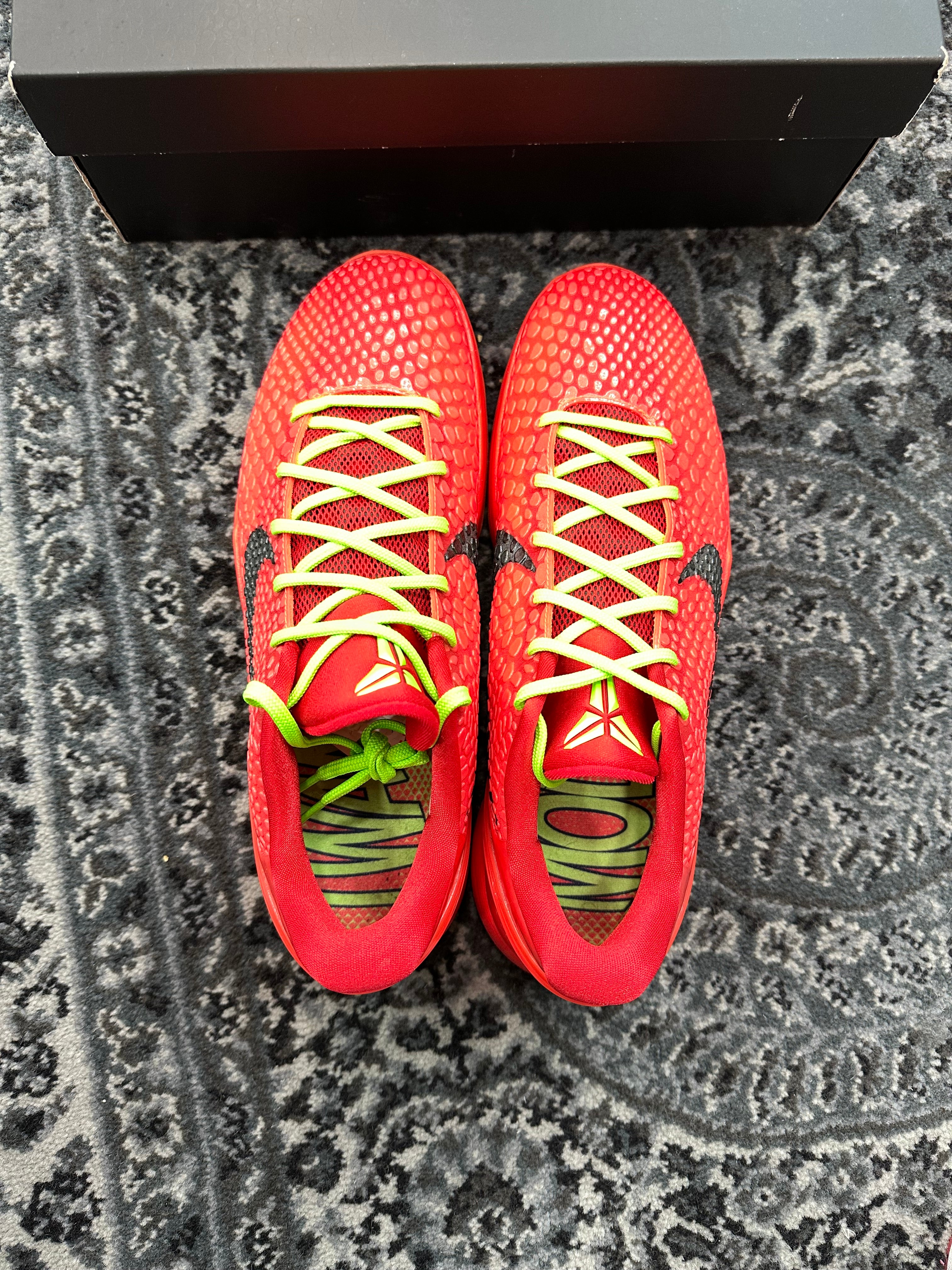 Kobe 6 Protro “Reverse Grinch”