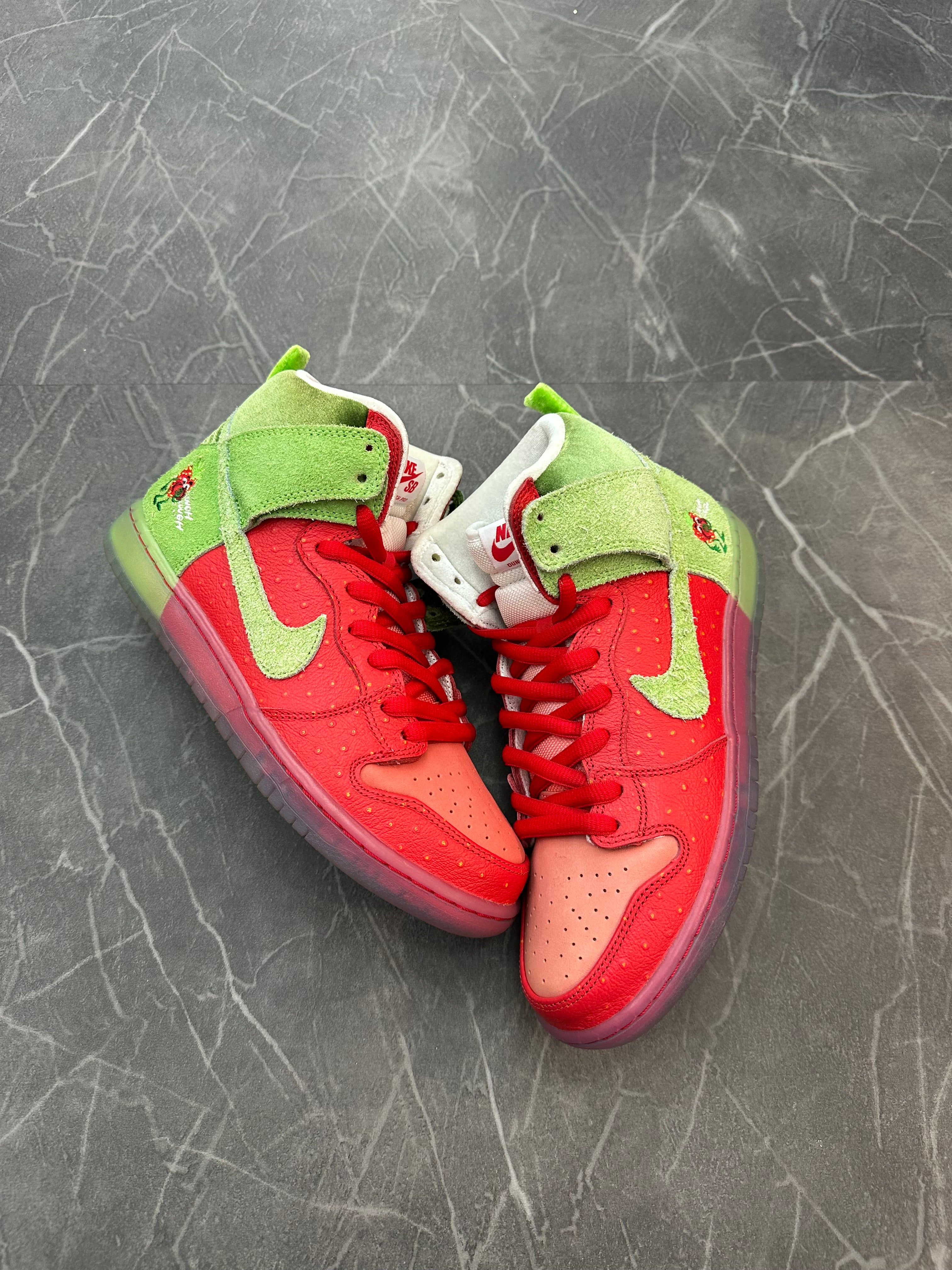 Nike SB Dunk High “Strawberry Cough”