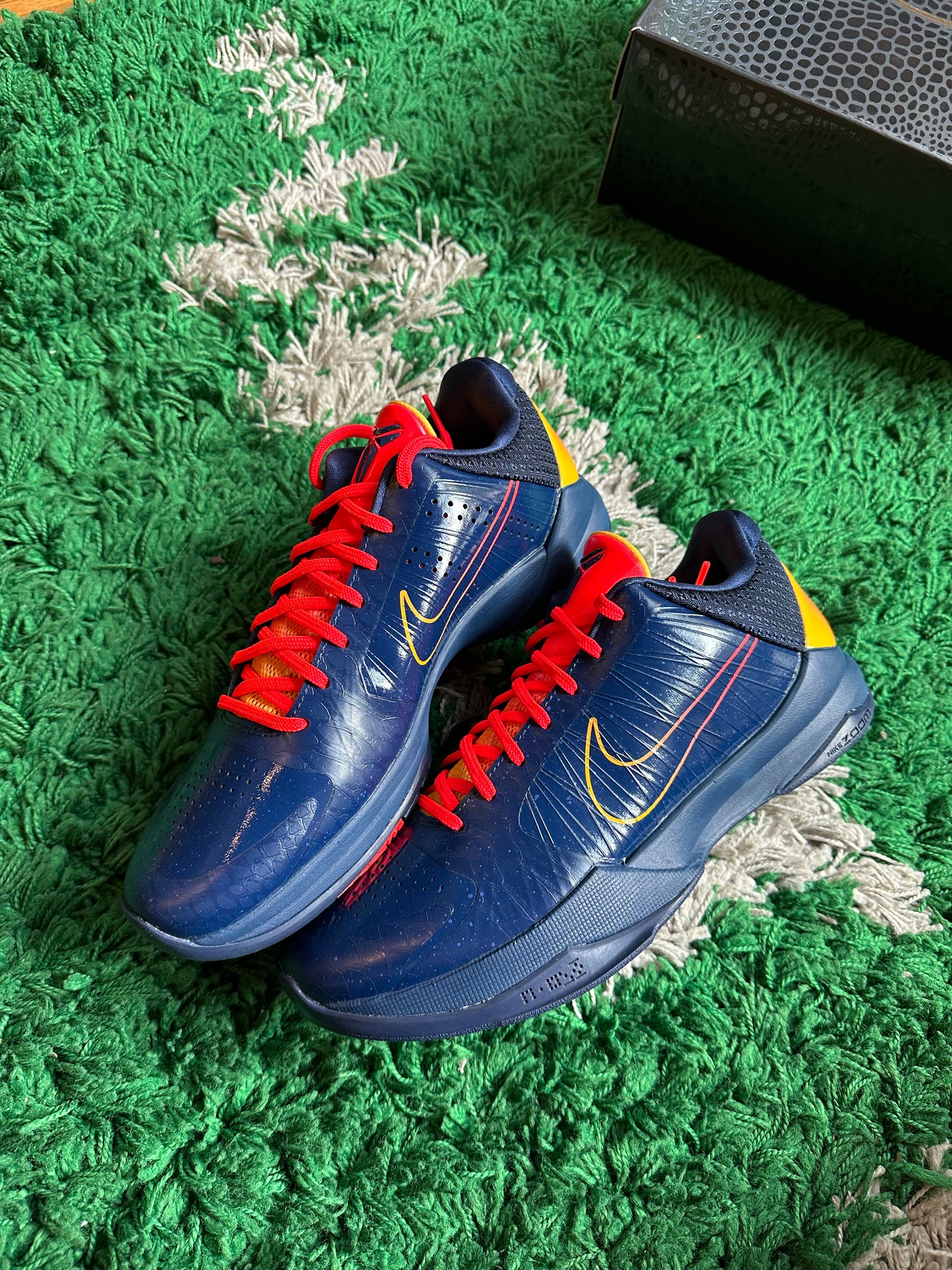 Kobe 5 Protro “Caitlin Clark Indiana Fever”