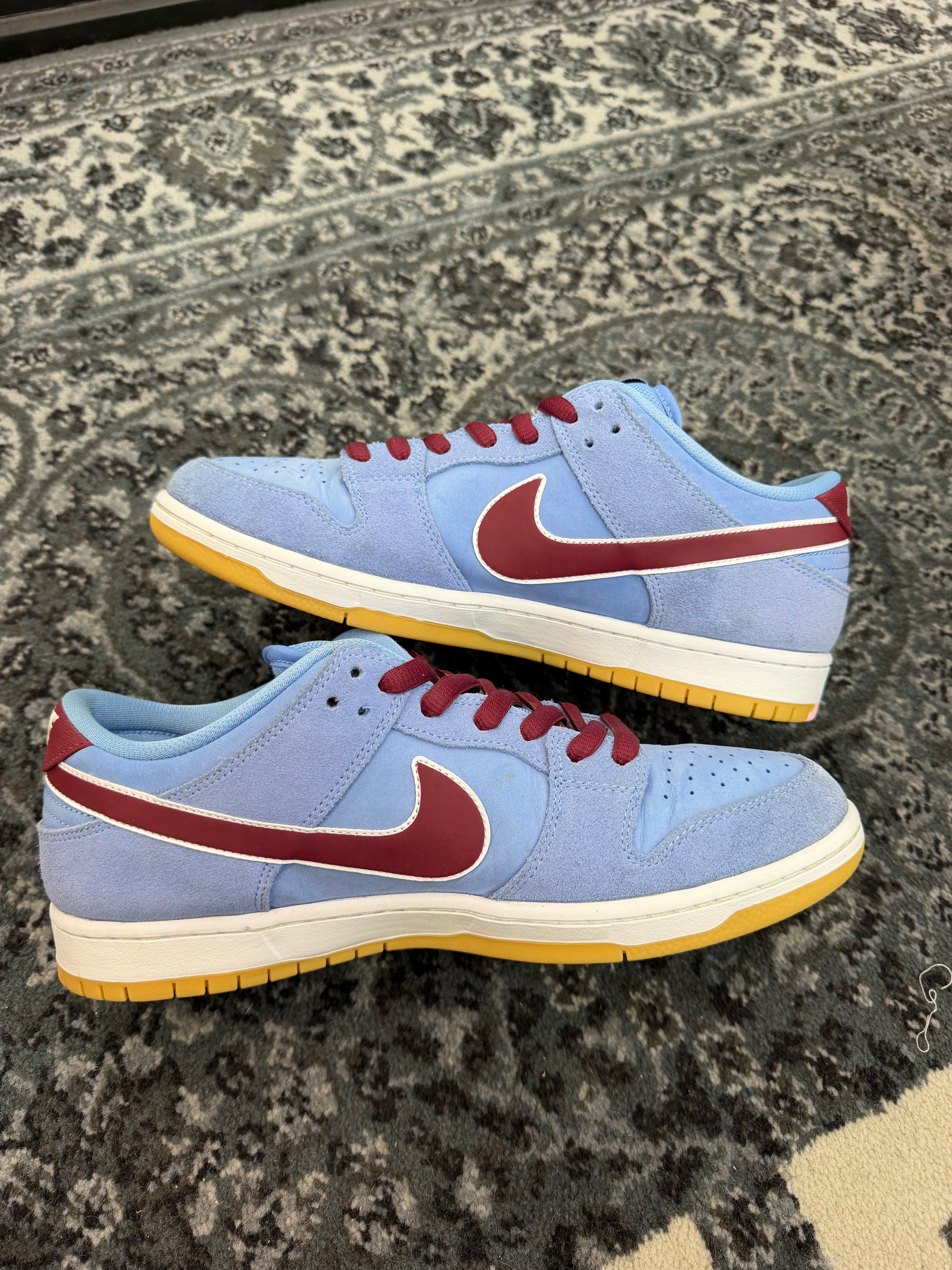 Nike Dunk Low SB “Philadelphia Phillies”