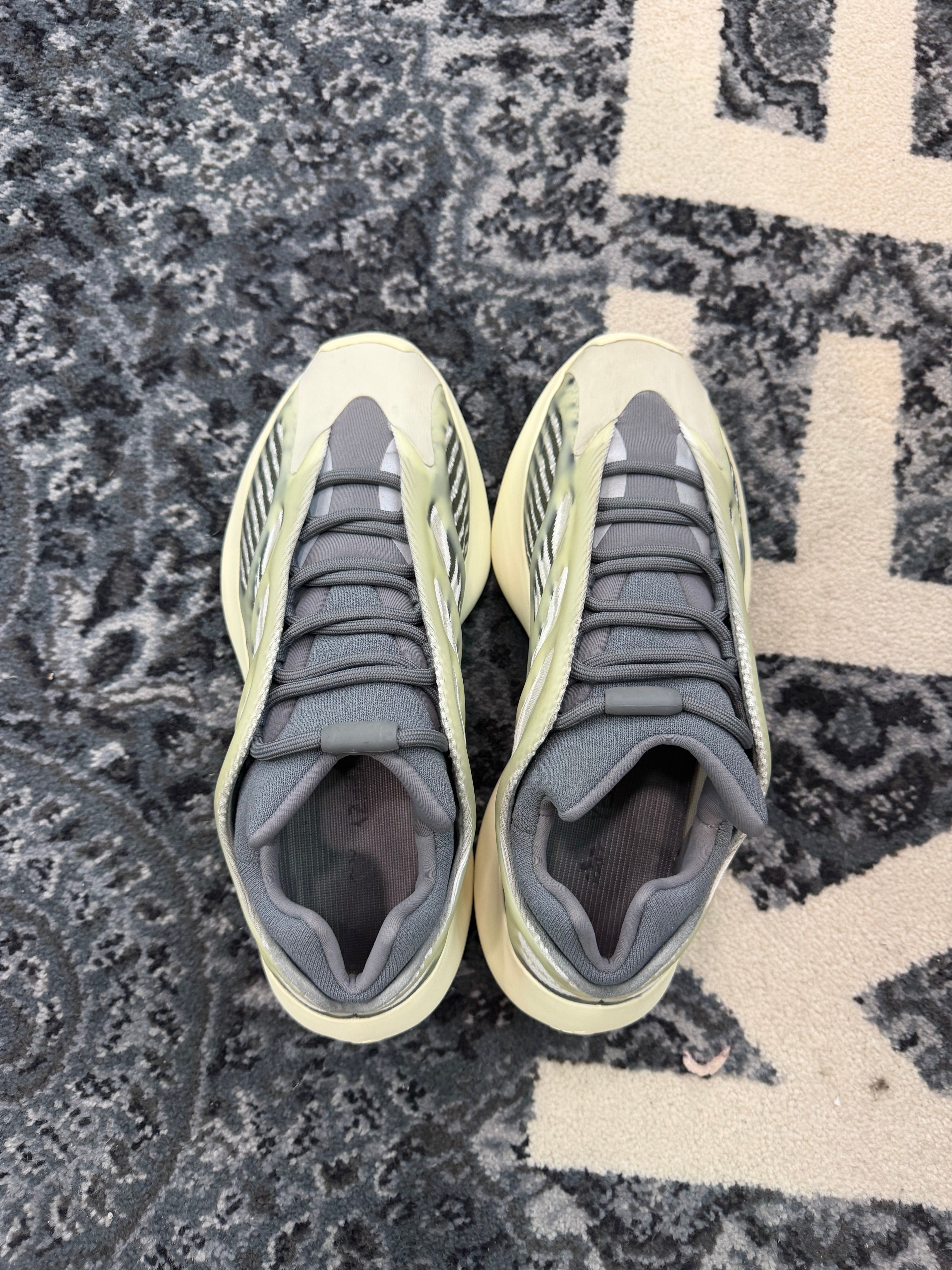 Yeezy 700 “Fade Salt”