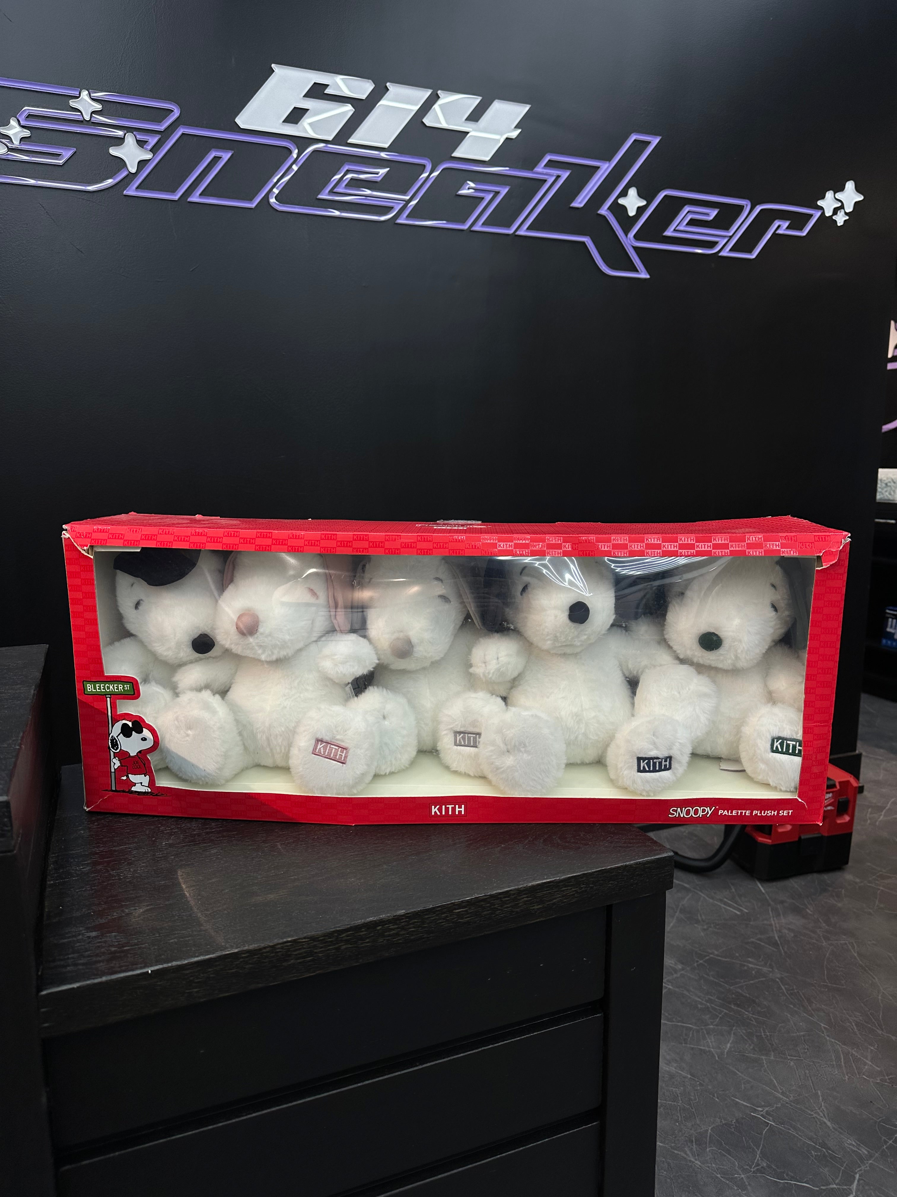 KITH x Peanuts Snoopy Plush Set