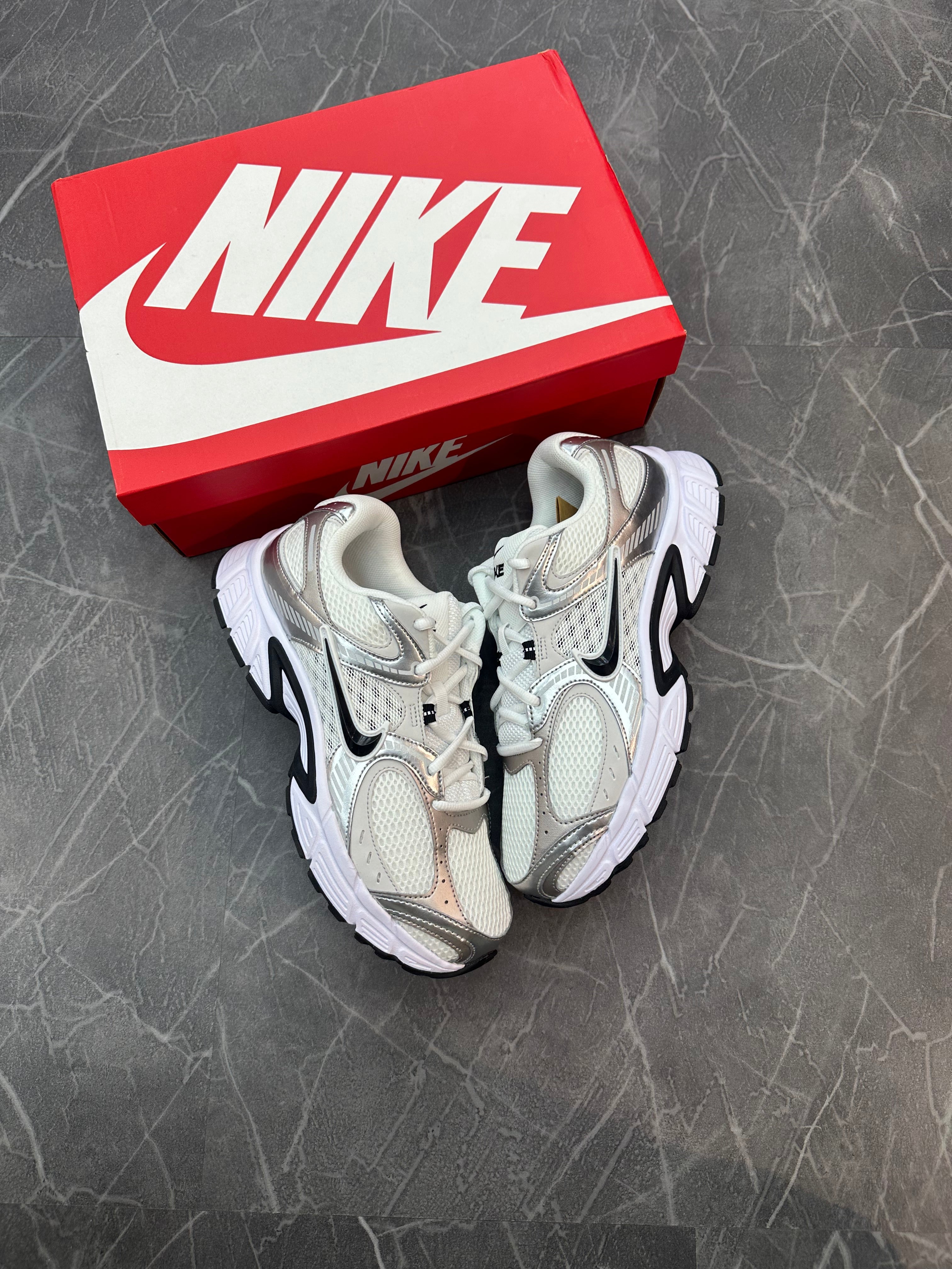 Nike V5 RNR “White Vast Grey”