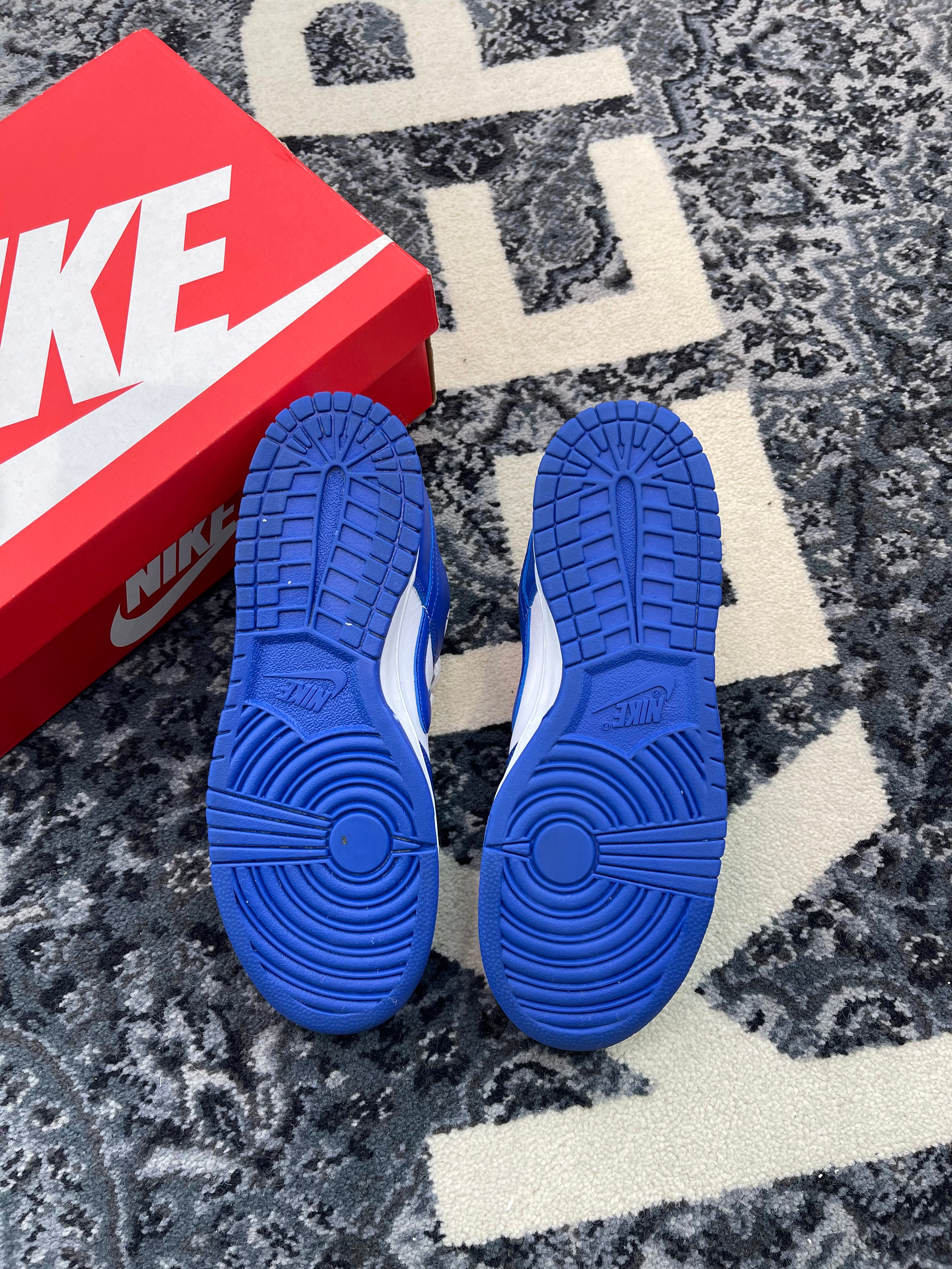 Nike Dunk Low “Kentucky”