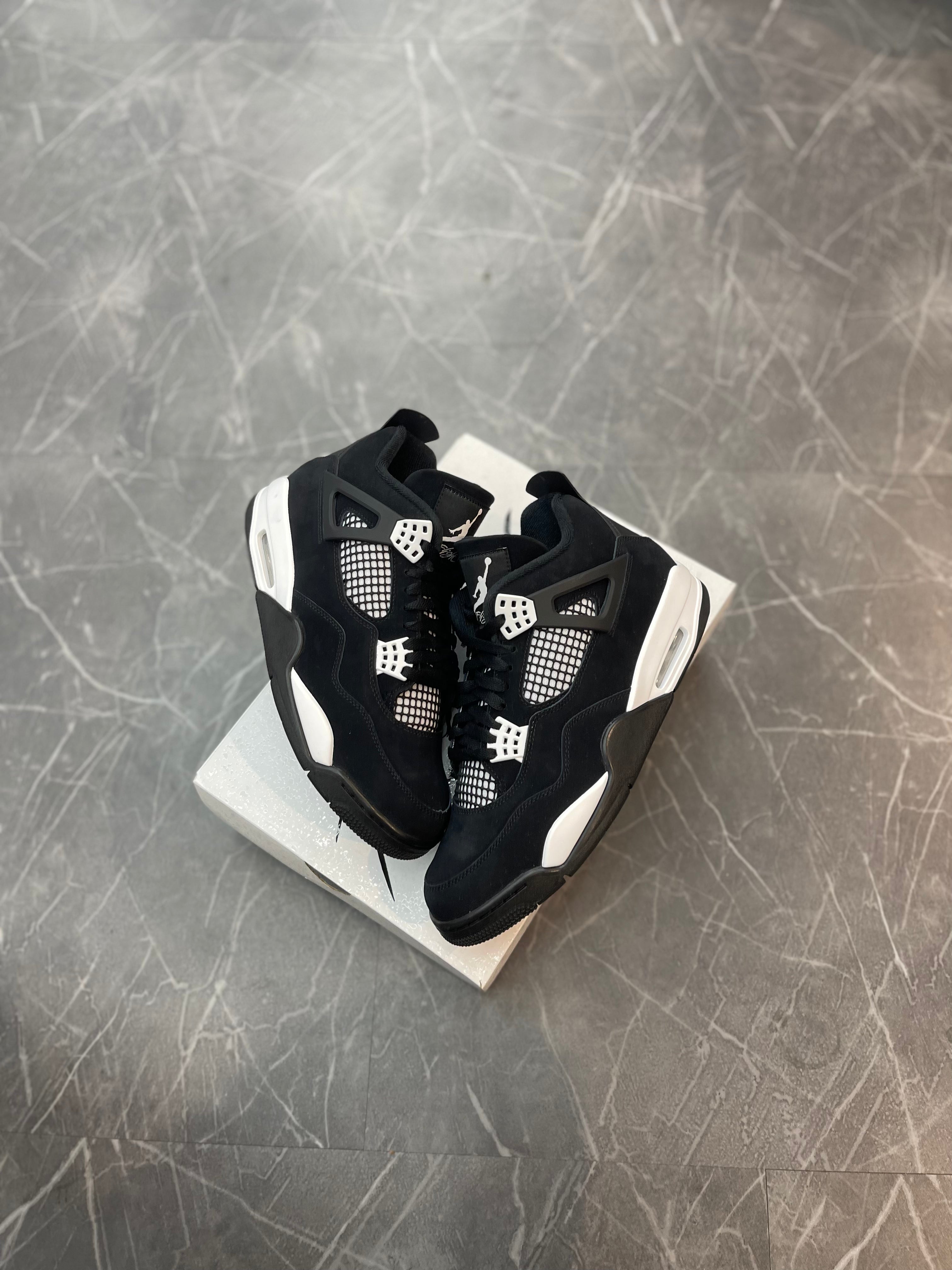 Jordan 4 “White Thunder”