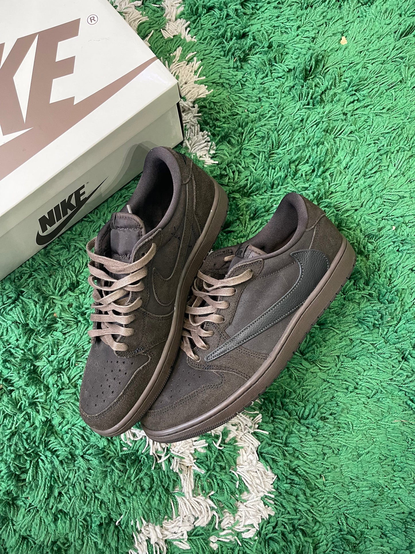 Travis Scott Jordan 1 Low “Velvet Brown”