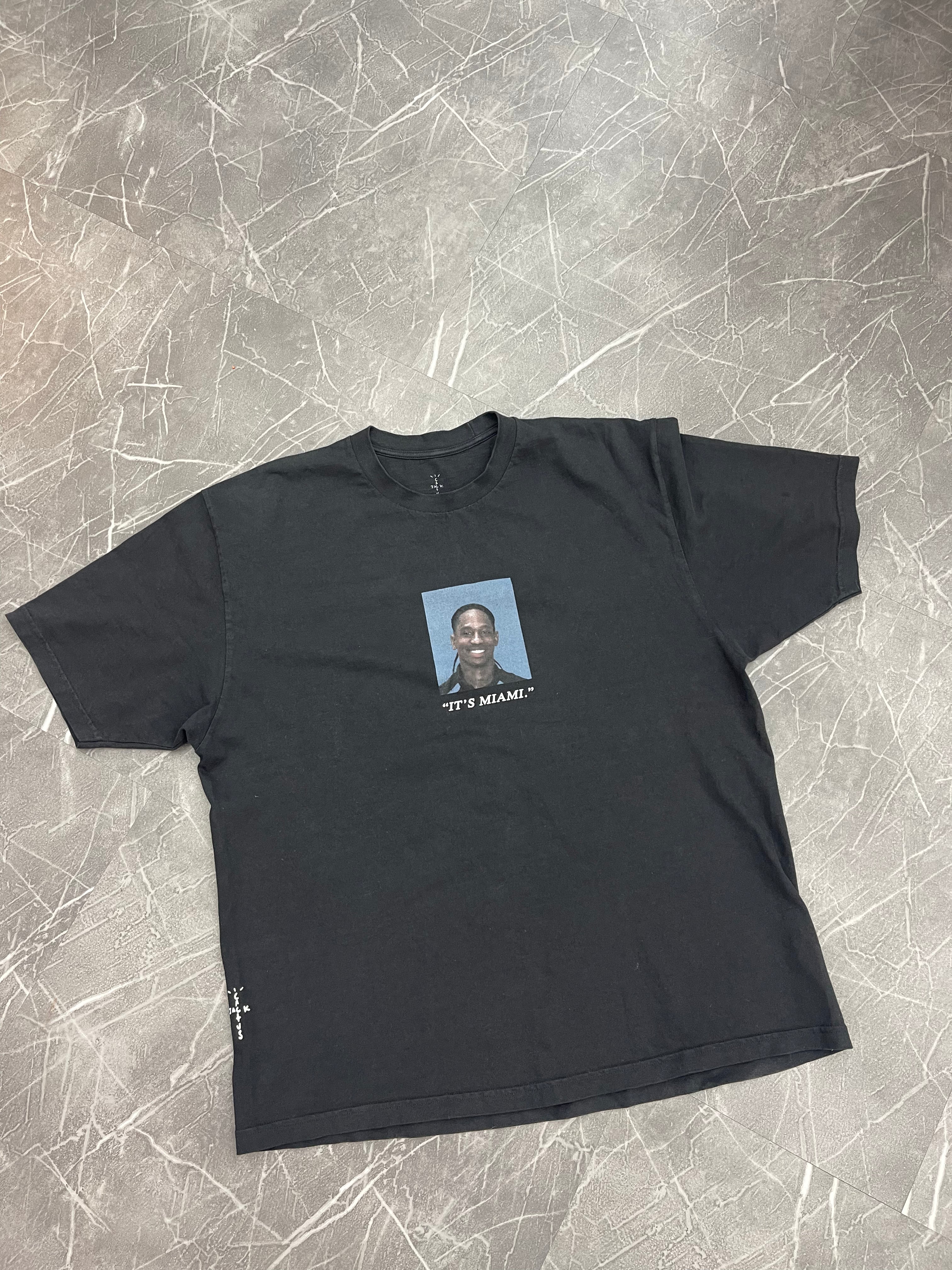 Travis Scott Tee “Free The Rage Mugshot”