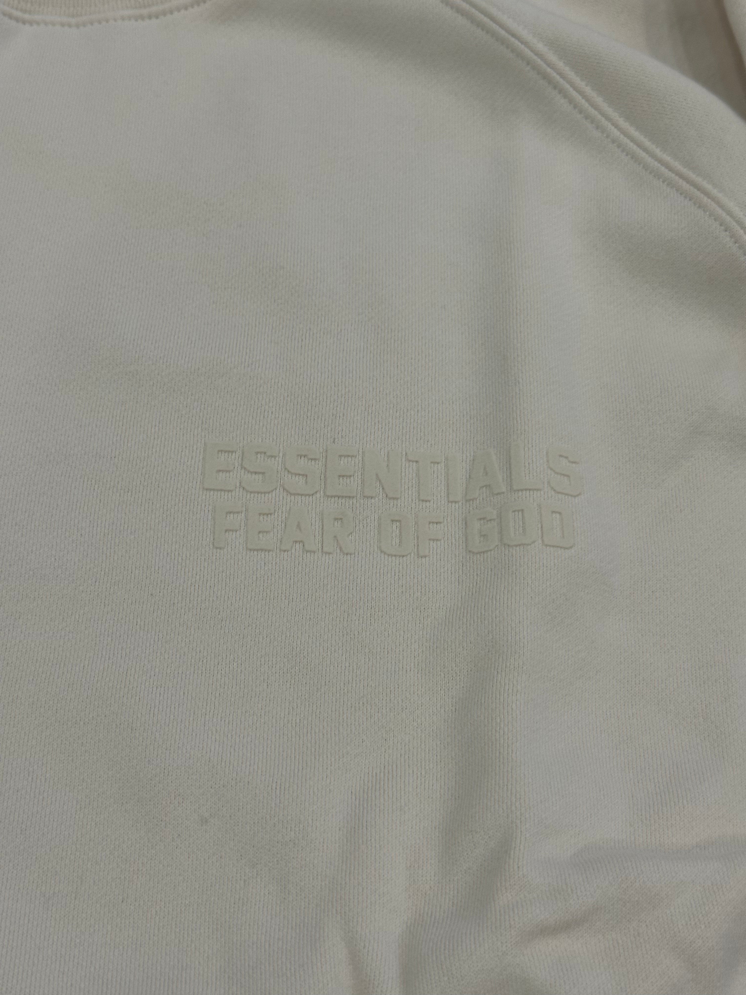 Essentials Crewneck “Egg Shell”