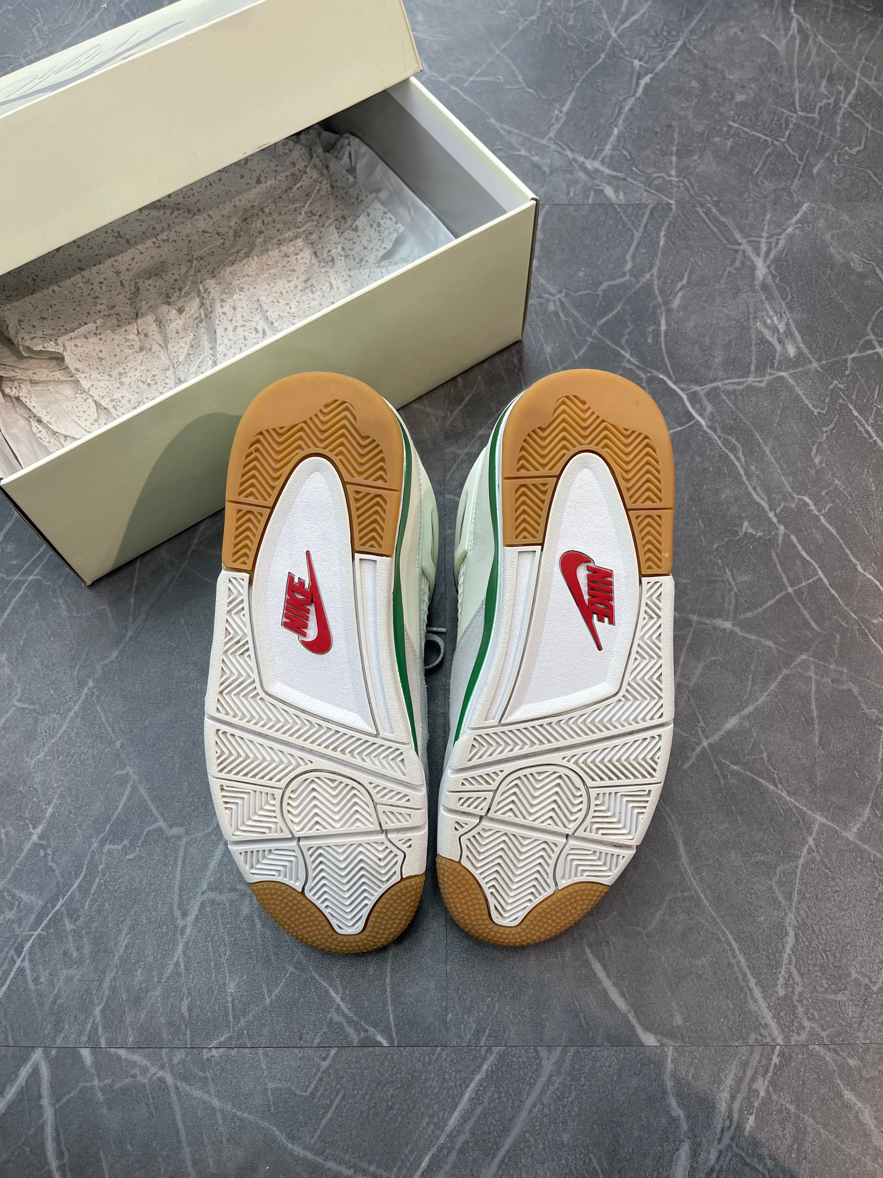 Jordan 4 SB “Pine Green”